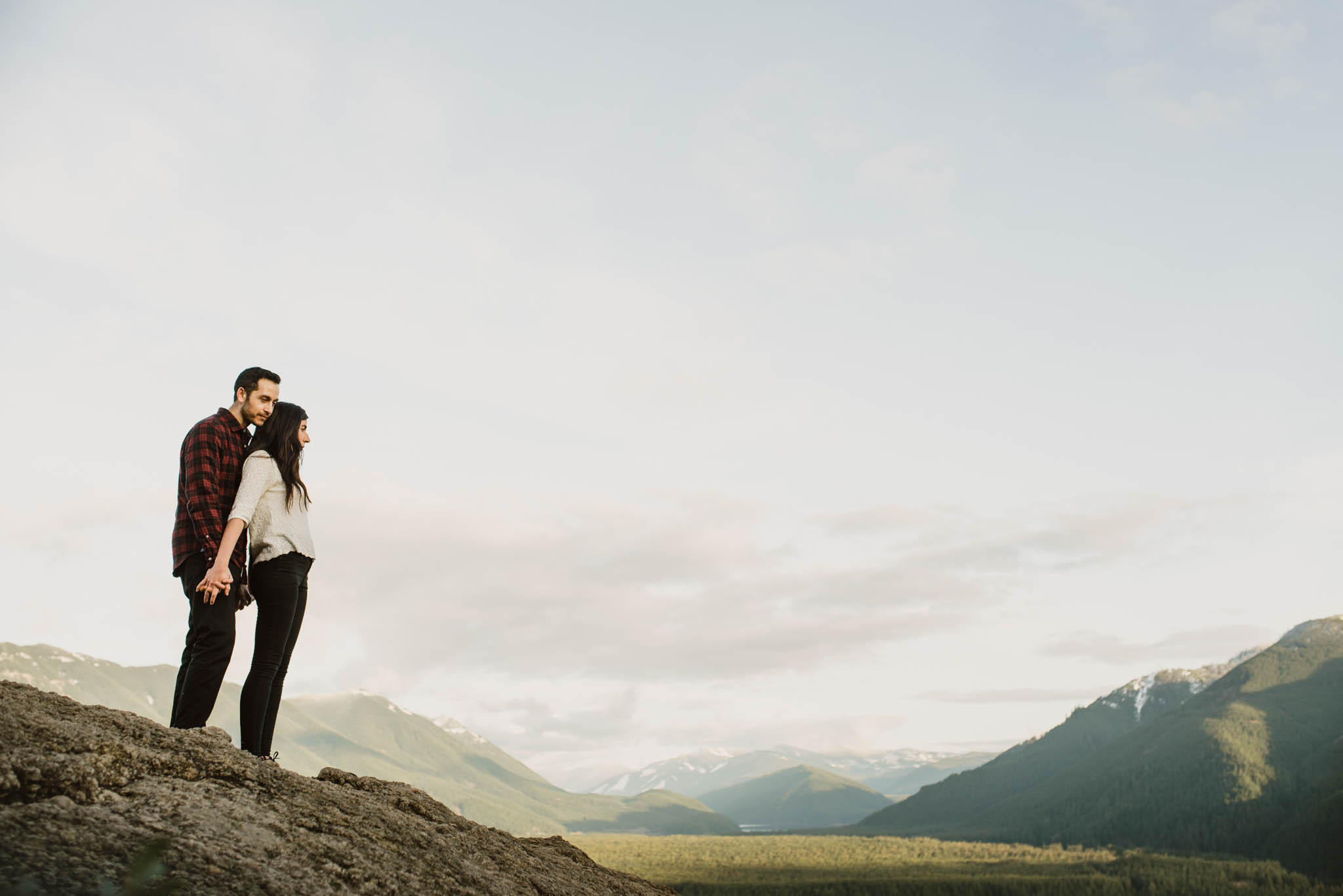 ©Isaiah-&-Taylor-Photography---Rattlesnake-Ledge-Trail-Engagement,-Seattle-Washington-027.jpg