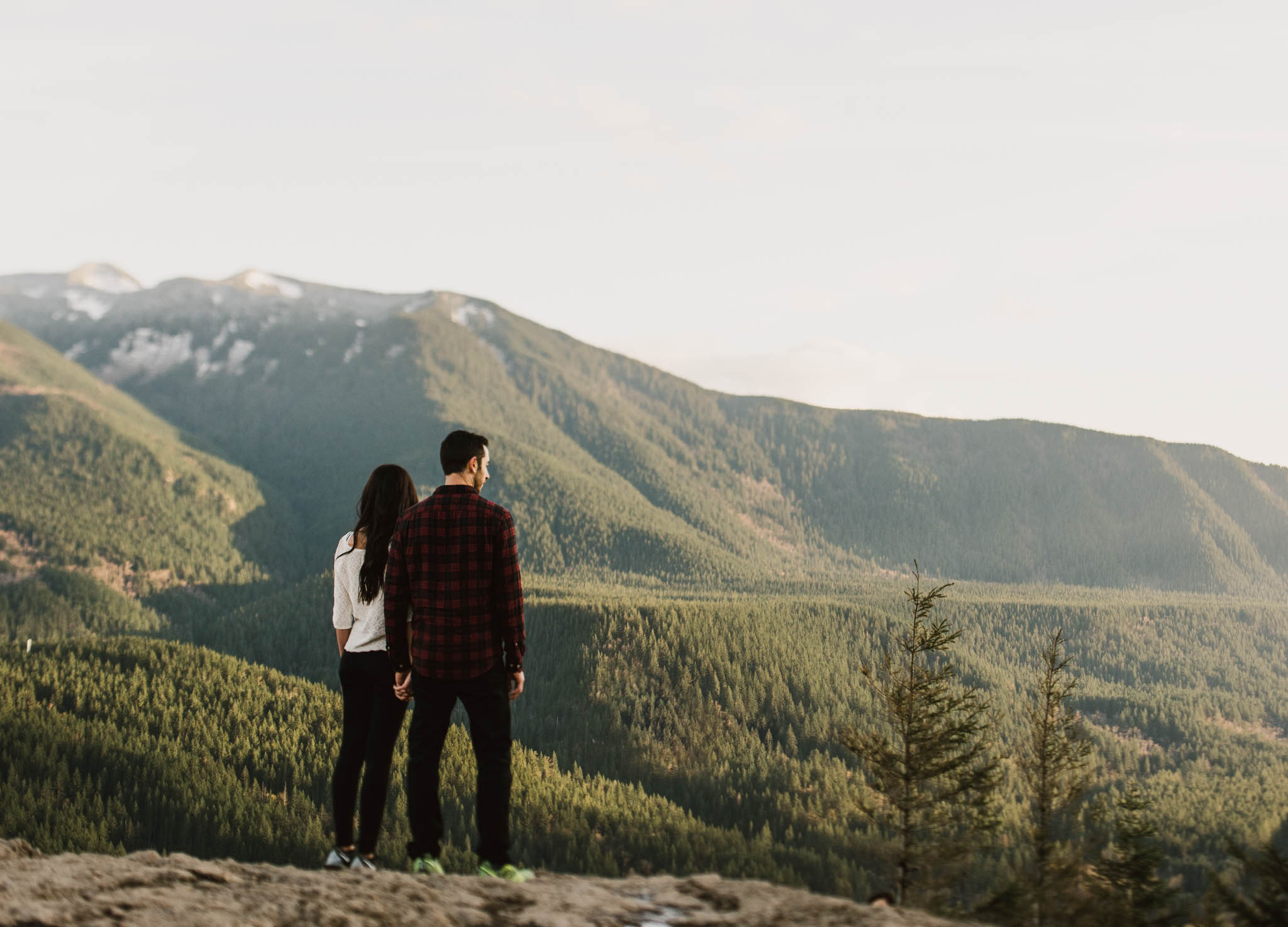 ©Isaiah-&-Taylor-Photography---Rattlesnake-Ledge-Trail-Engagement,-Seattle-Washington-028.jpg