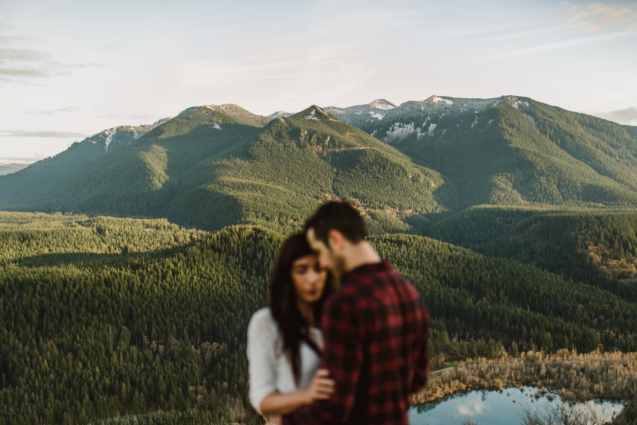 ©Isaiah-&-Taylor-Photography---Rattlesnake-Ledge-Trail-Engagement,-Seattle-Washington-032.jpg