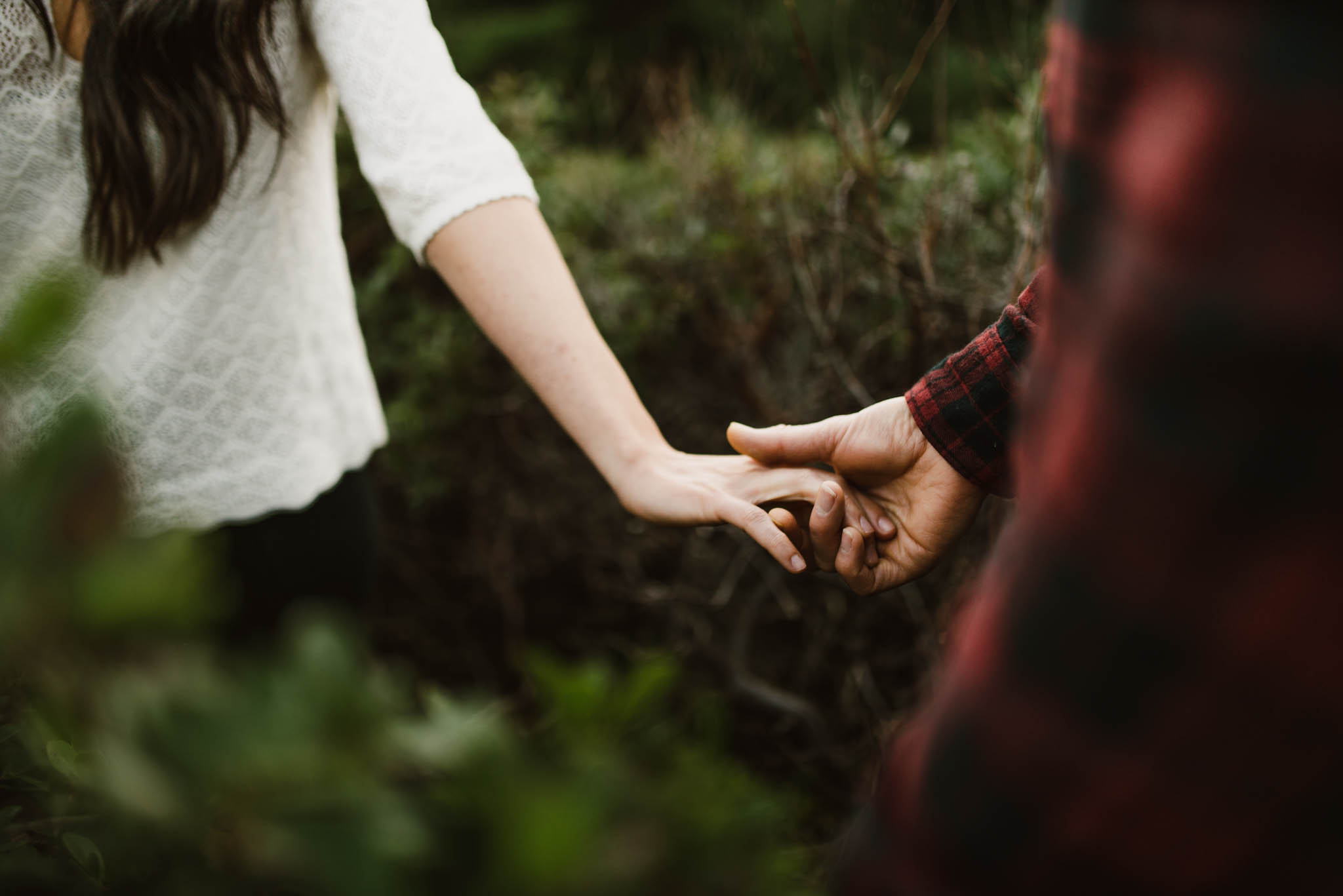 ©Isaiah-&-Taylor-Photography---Rattlesnake-Ledge-Trail-Engagement,-Seattle-Washington-037.jpg