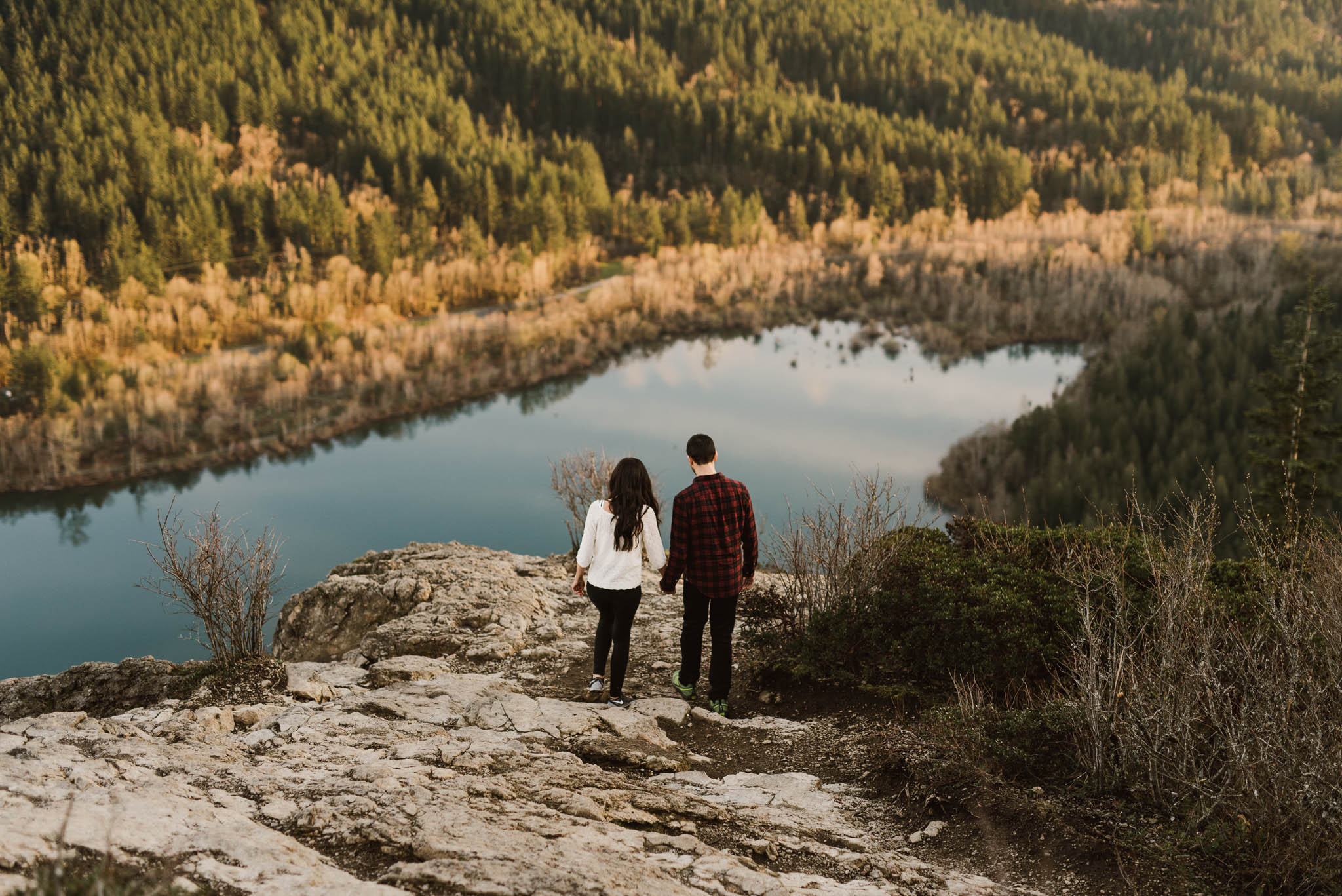 ©Isaiah-&-Taylor-Photography---Rattlesnake-Ledge-Trail-Engagement,-Seattle-Washington-038.jpg