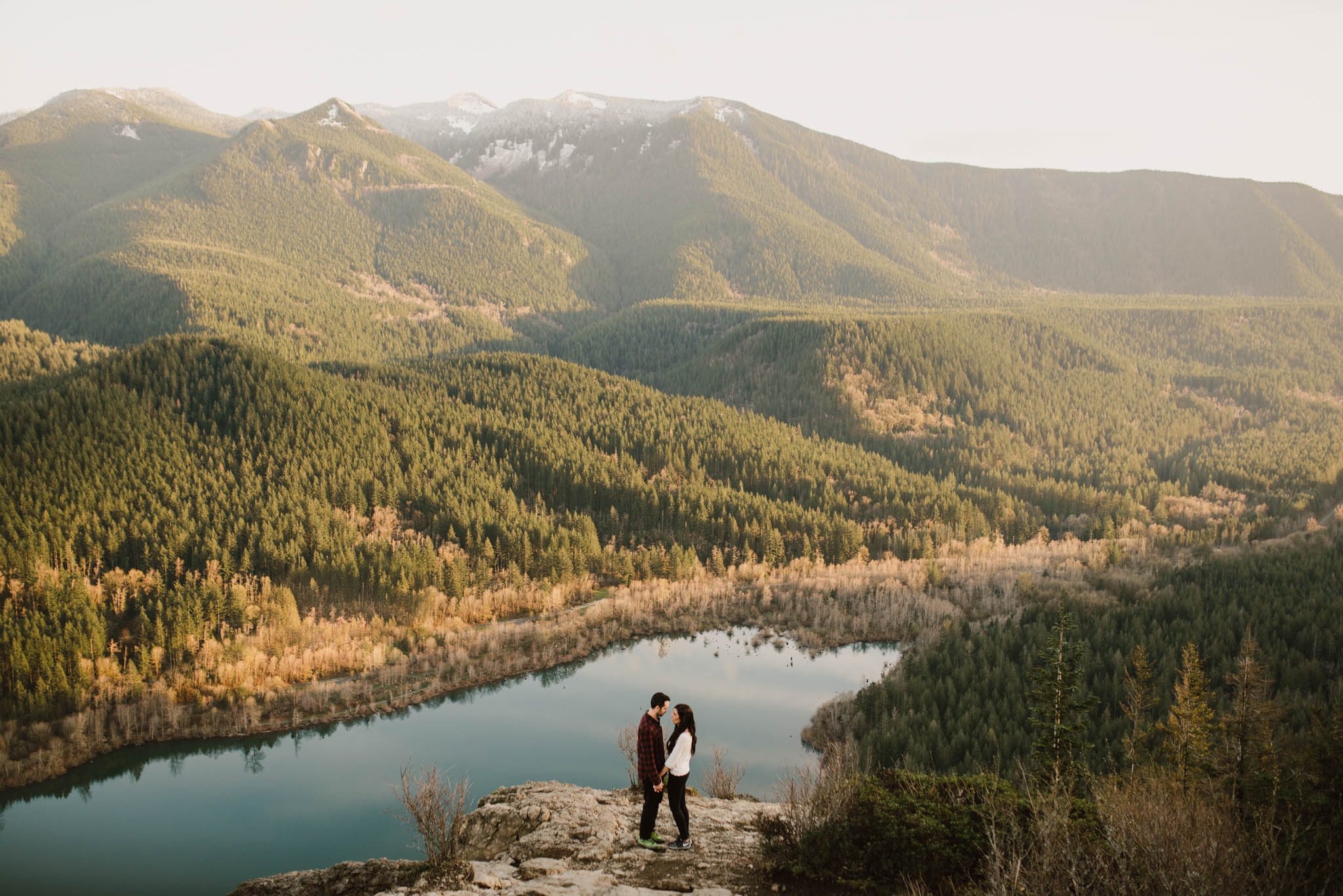 ©Isaiah-&-Taylor-Photography---Rattlesnake-Ledge-Trail-Engagement,-Seattle-Washington-040.jpg