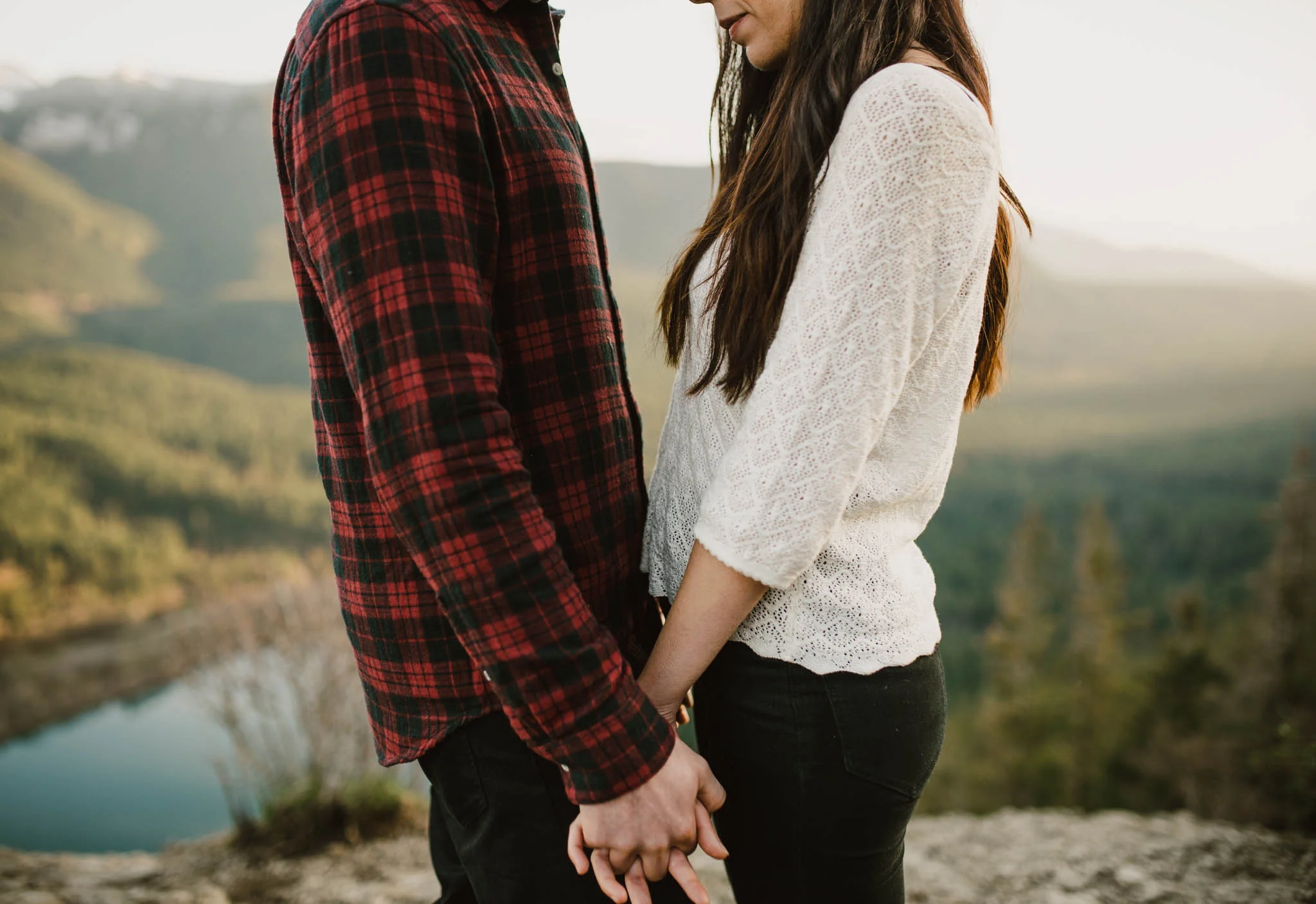 ©Isaiah-&-Taylor-Photography---Rattlesnake-Ledge-Trail-Engagement,-Seattle-Washington-042.jpg