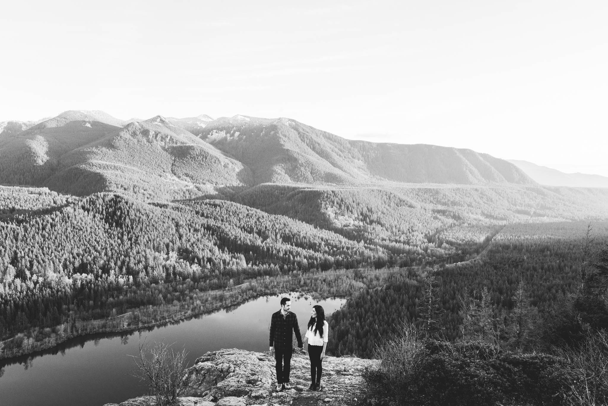 ©Isaiah-&-Taylor-Photography---Rattlesnake-Ledge-Trail-Engagement,-Seattle-Washington-043.jpg