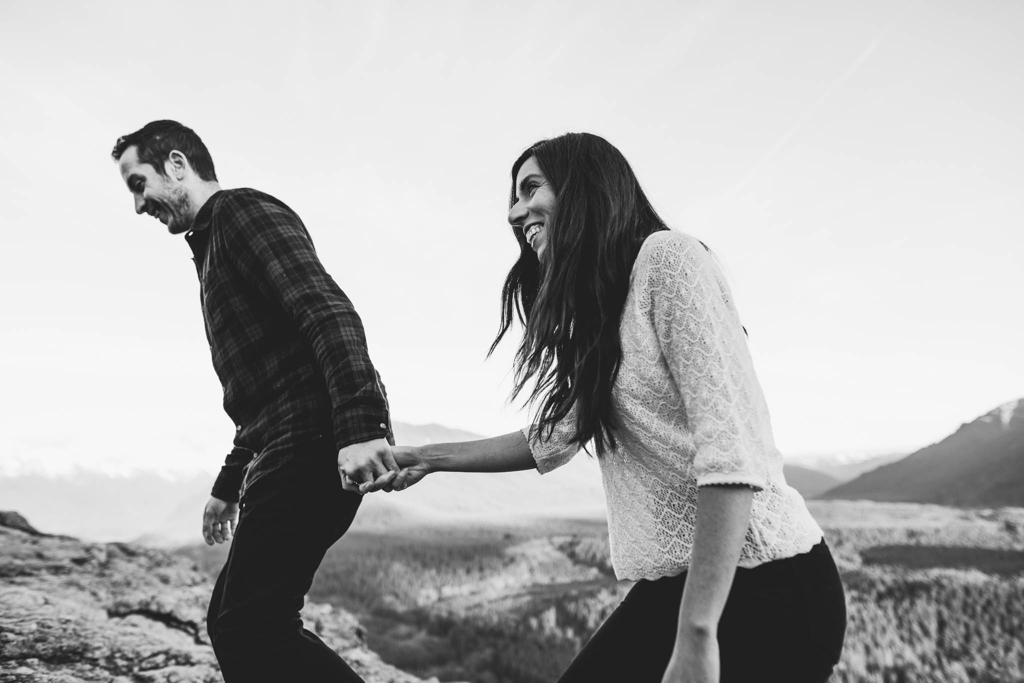 ©Isaiah-&-Taylor-Photography---Rattlesnake-Ledge-Trail-Engagement,-Seattle-Washington-046.jpg