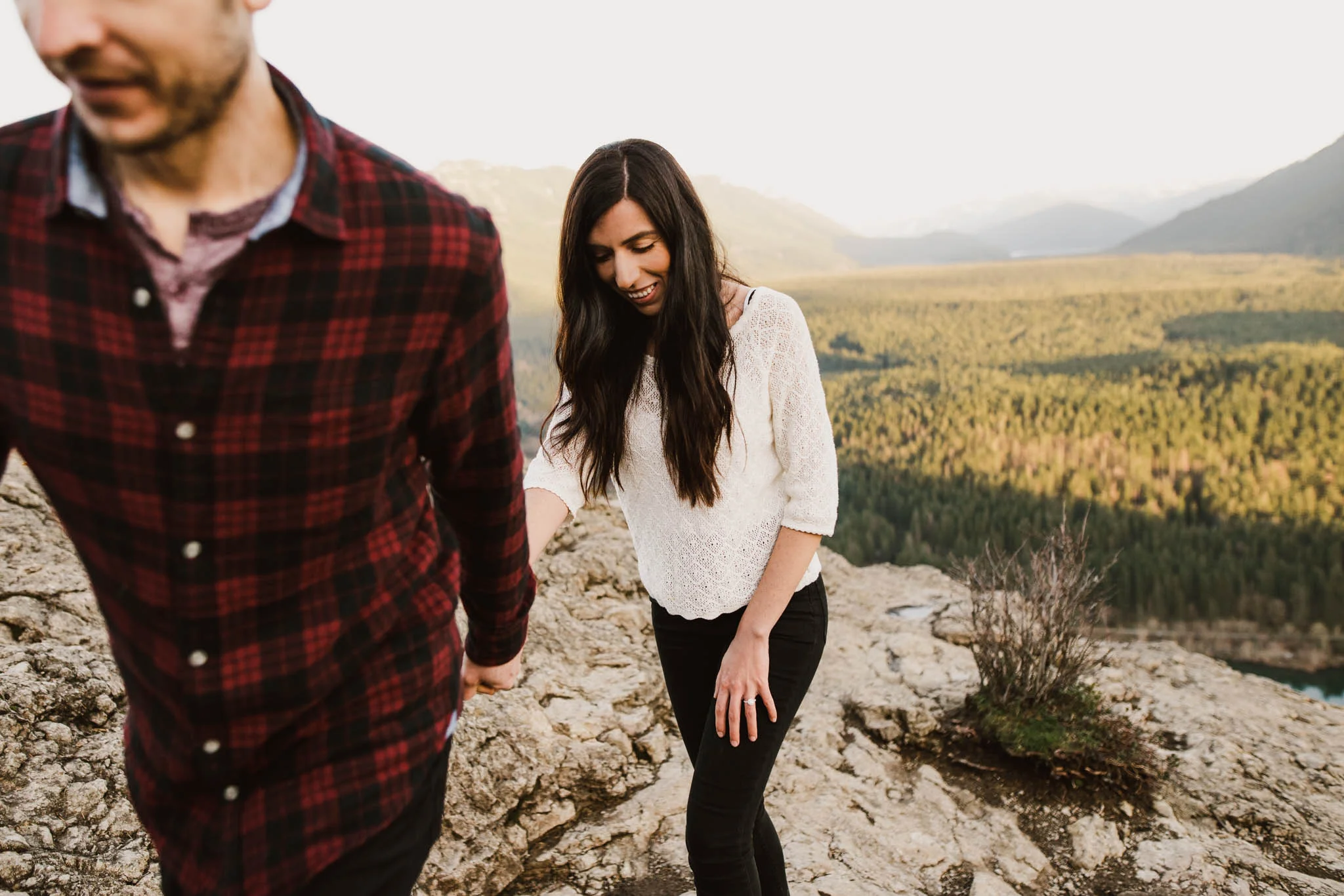 ©Isaiah-&-Taylor-Photography---Rattlesnake-Ledge-Trail-Engagement,-Seattle-Washington-047.jpg