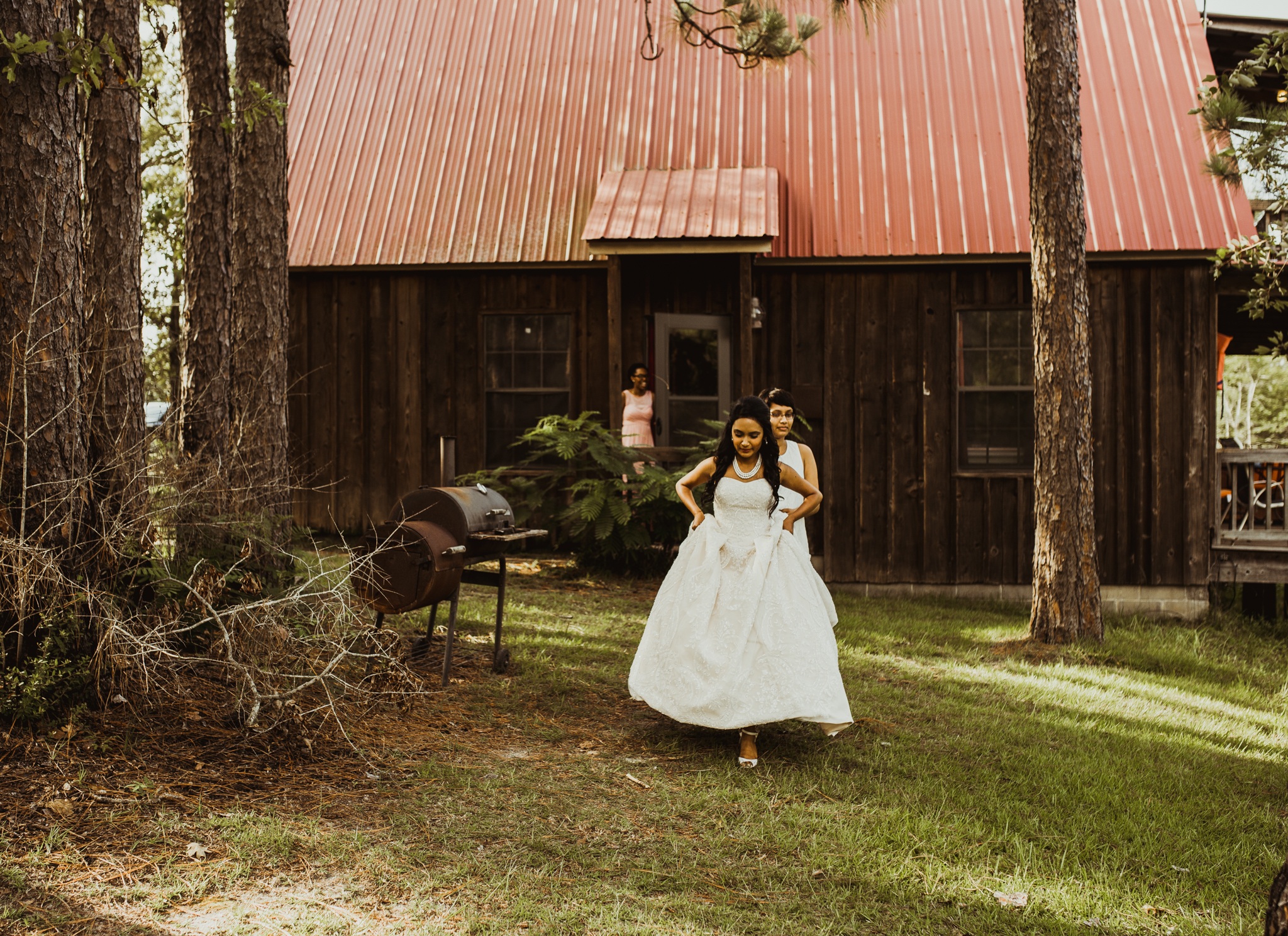 ©Isaiah & Taylor Photography - Lakeside Barn Wedding, Private Estate, Poplarville Mississippi-31.jpg