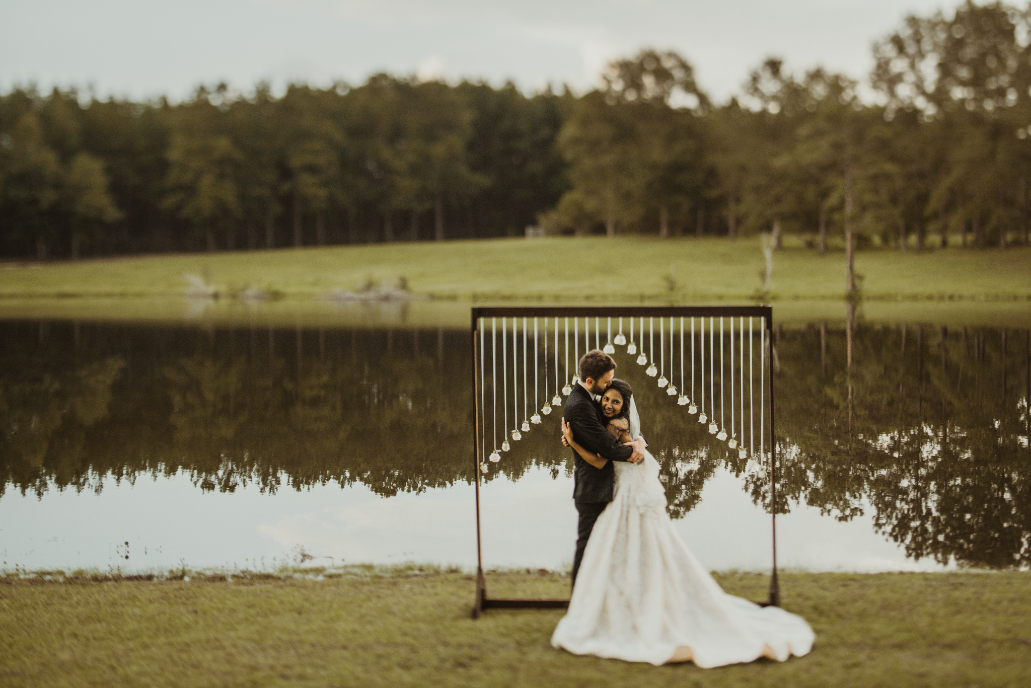 ©Isaiah & Taylor Photography - Lakeside Barn Wedding, Private Estate, Poplarville Mississippi-114.jpg