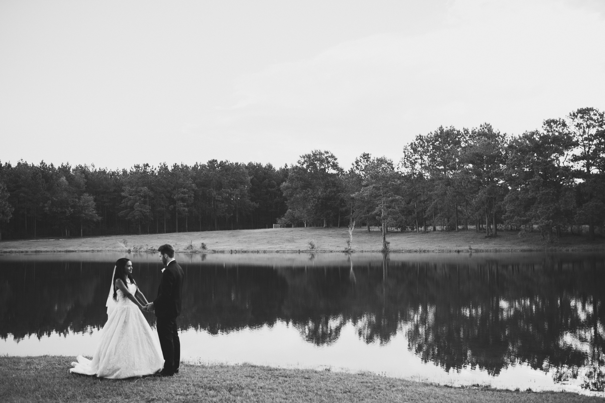 ©Isaiah & Taylor Photography - Lakeside Barn Wedding, Private Estate, Poplarville Mississippi-118.jpg