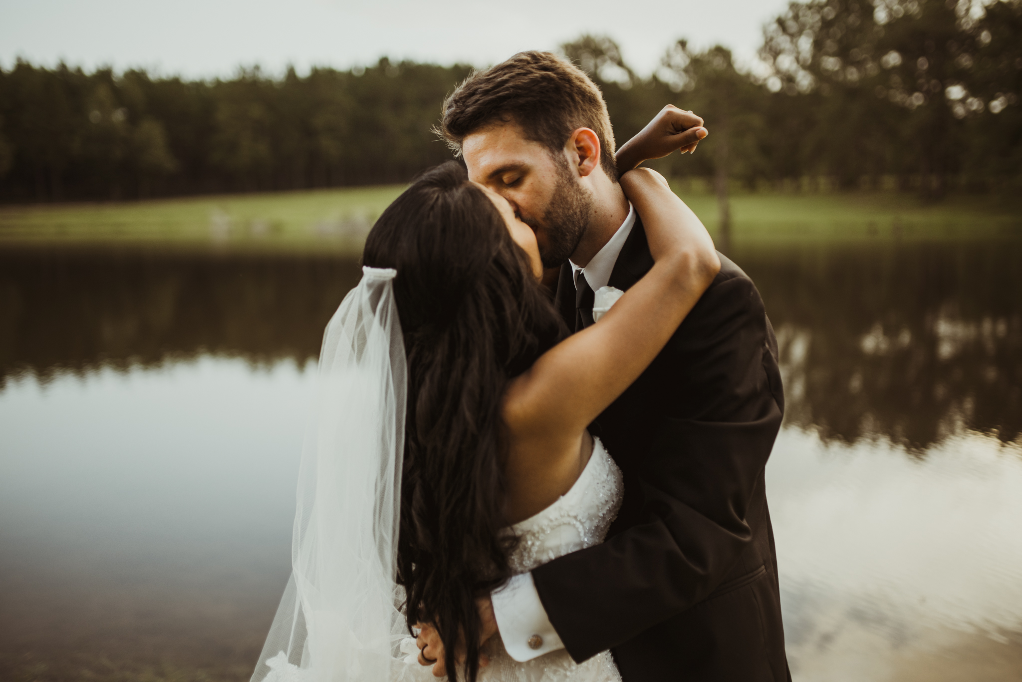 ©Isaiah & Taylor Photography - Lakeside Barn Wedding, Private Estate, Poplarville Mississippi-119.jpg