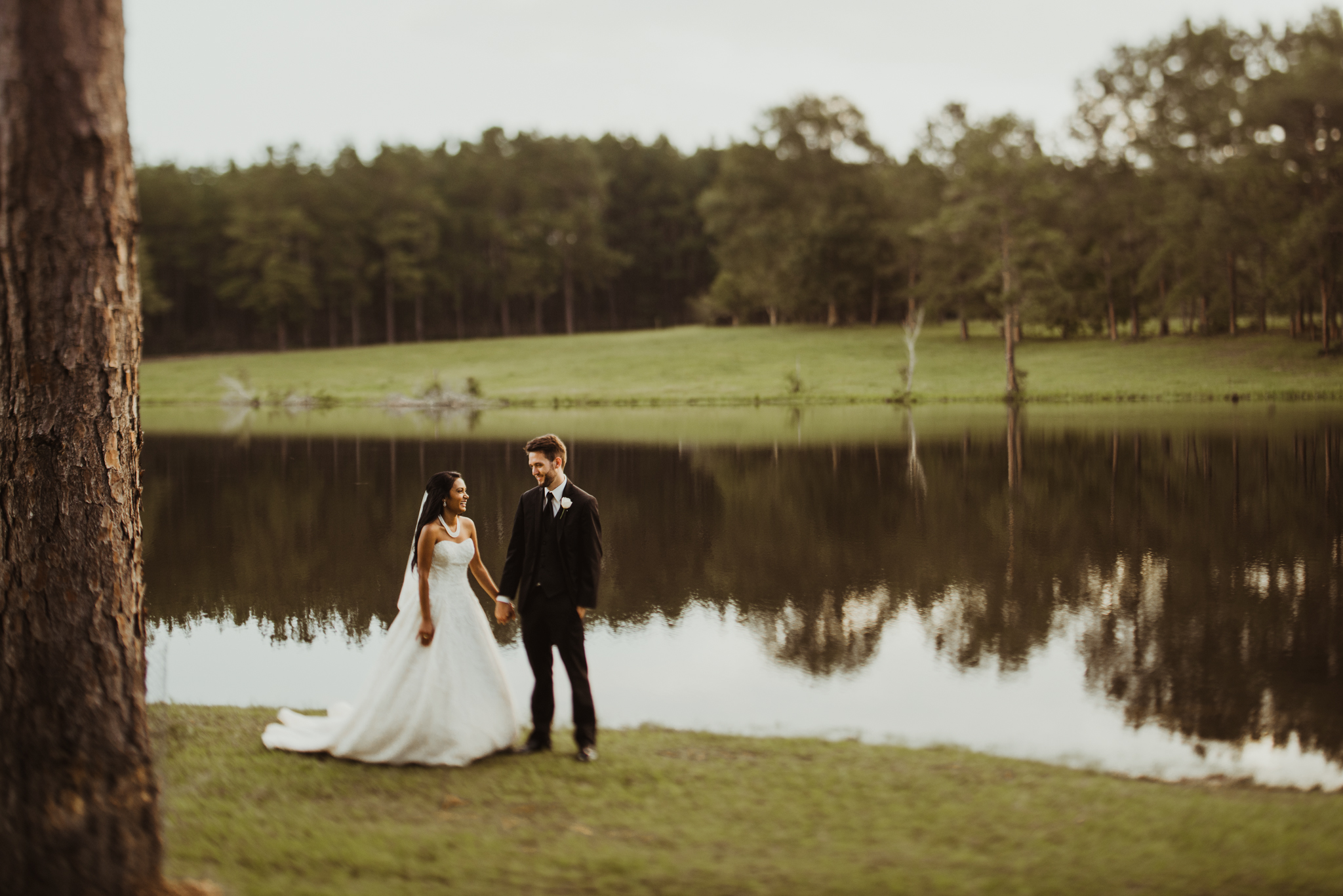 ©Isaiah & Taylor Photography - Lakeside Barn Wedding, Private Estate, Poplarville Mississippi-126.jpg