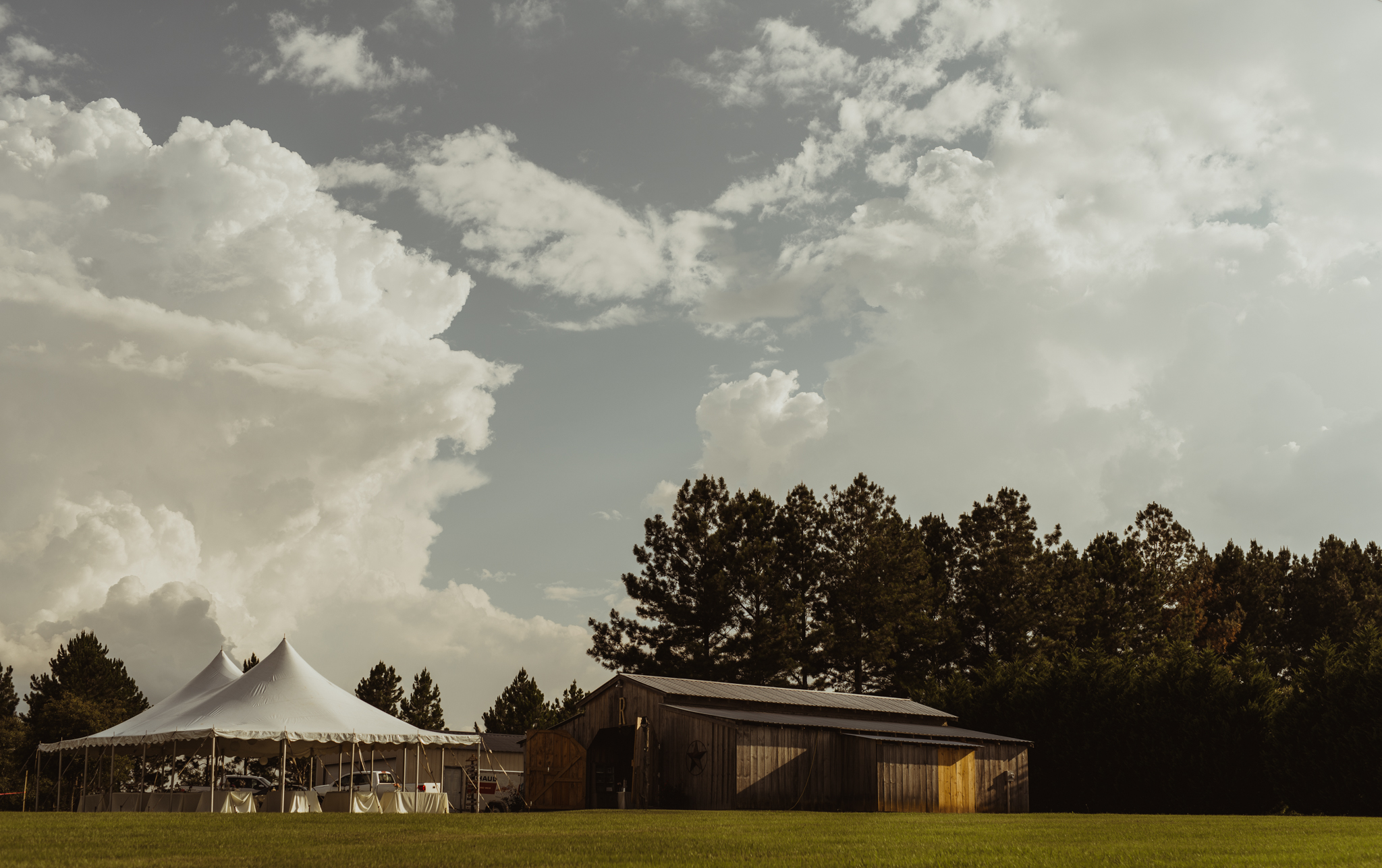 ©Isaiah & Taylor Photography - Lakeside Barn Wedding, Private Estate, Poplarville Mississippi-128.jpg