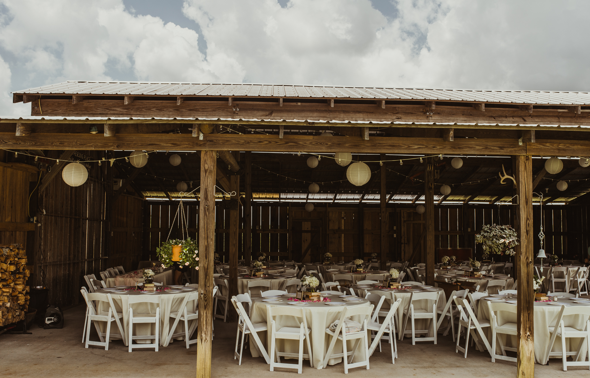 ©Isaiah & Taylor Photography - Lakeside Barn Wedding, Private Estate, Poplarville Mississippi-129.jpg