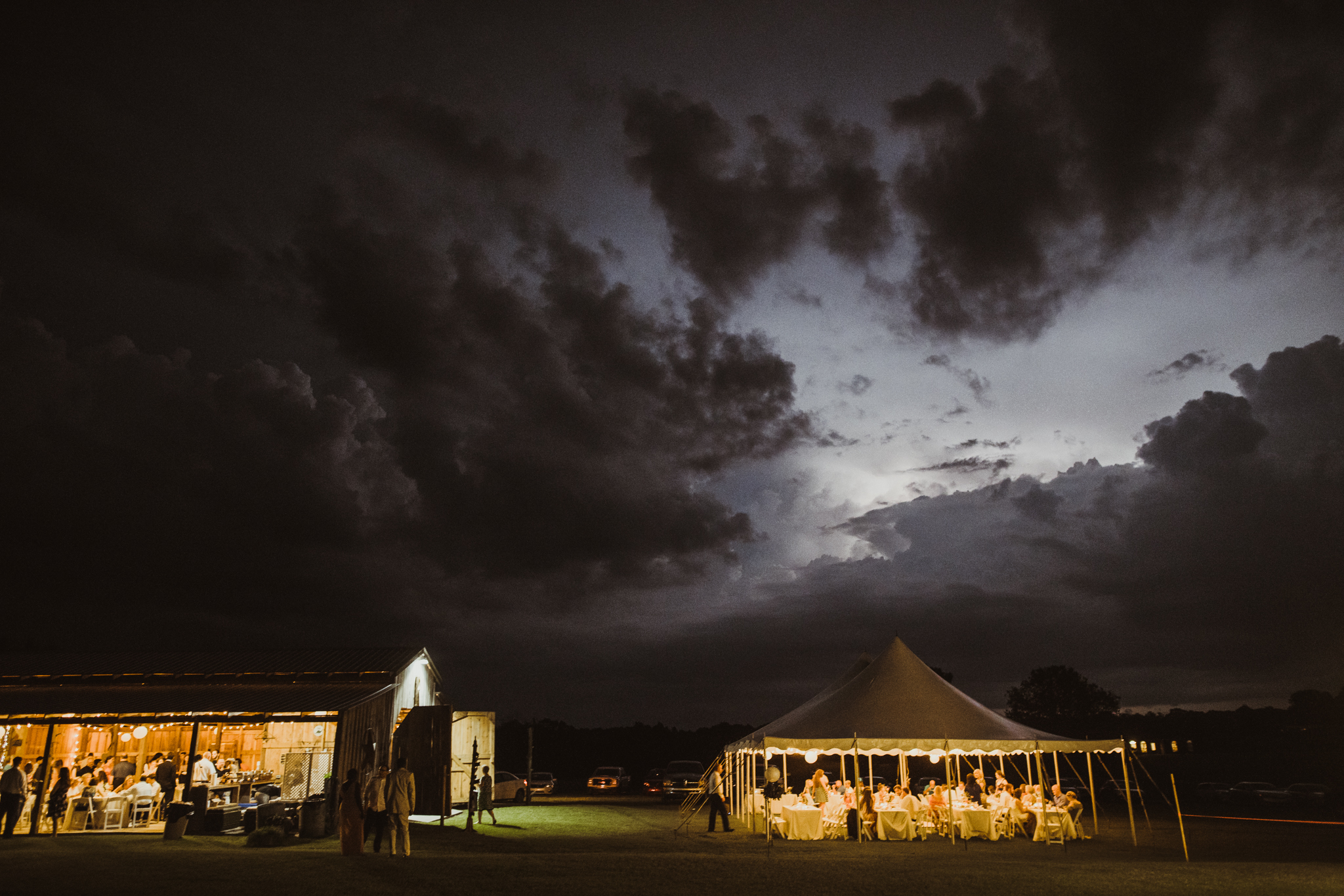 ©Isaiah & Taylor Photography - Lakeside Barn Wedding, Private Estate, Poplarville Mississippi-144.jpg