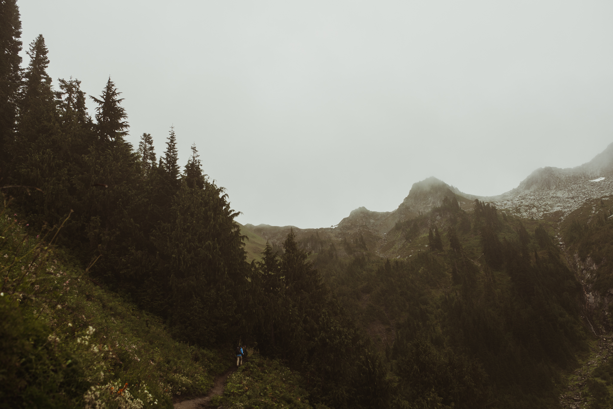 ©Isaiah-&-Taylor-Photography---Hidden-Lake-Cascade-Mountains-Engagement,-Washington-050.jpg