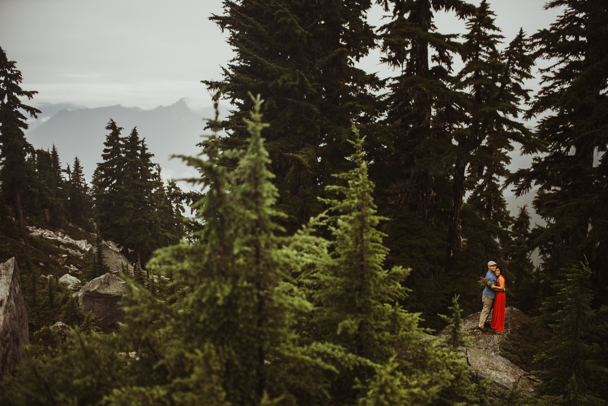 ©Isaiah-&-Taylor-Photography---Hidden-Lake-Cascade-Mountains-Engagement,-Washington-055.jpg