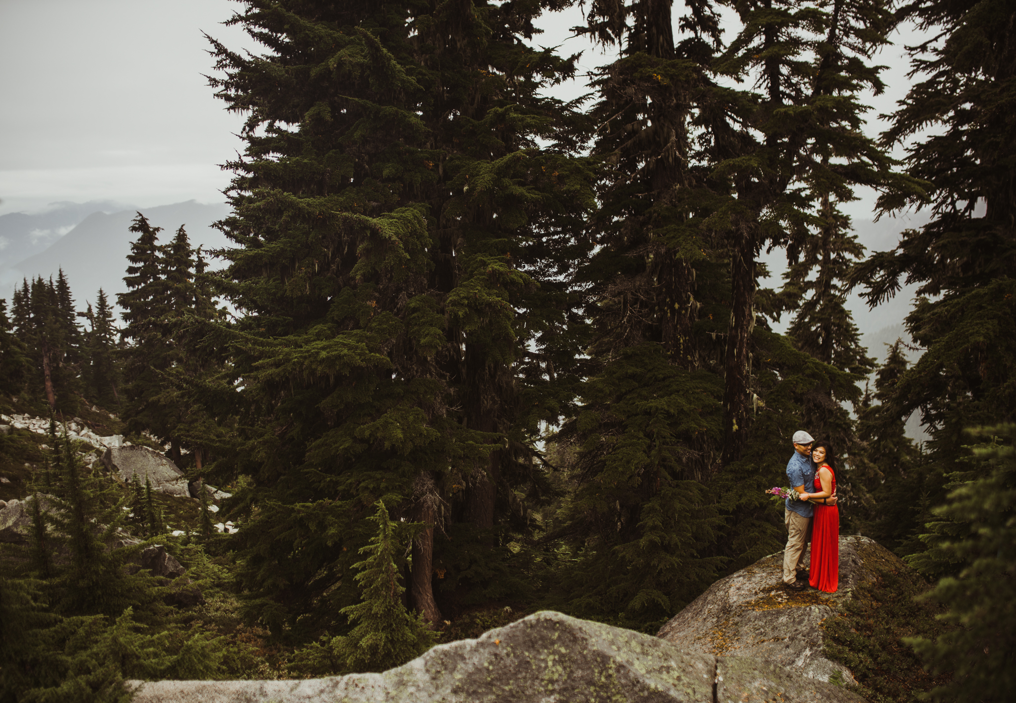 ©Isaiah-&-Taylor-Photography---Hidden-Lake-Cascade-Mountains-Engagement,-Washington-056.jpg