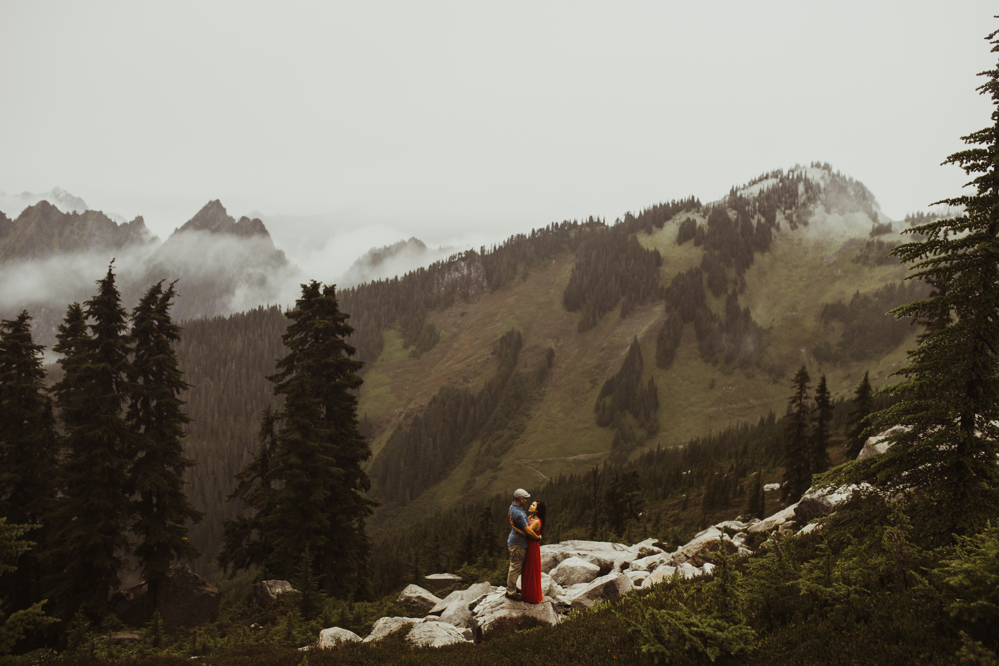 ©Isaiah-&-Taylor-Photography---Hidden-Lake-Cascade-Mountains-Engagement,-Washington-073.jpg