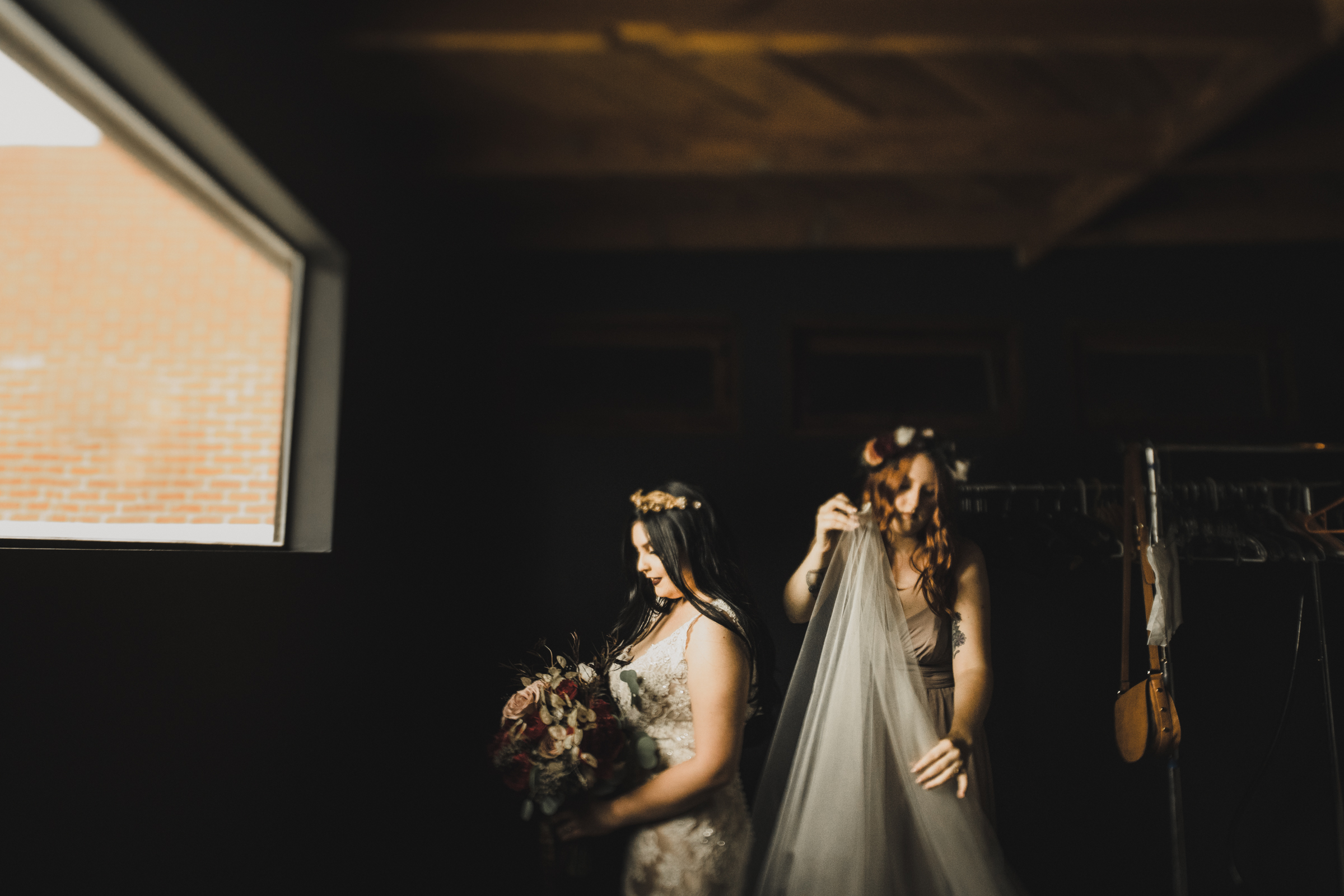 ©Isaiah + Taylor Photography - Smoky Hollow Studios Wedding, El Segundo, Los Angeles Wedding Photographer-18.jpg