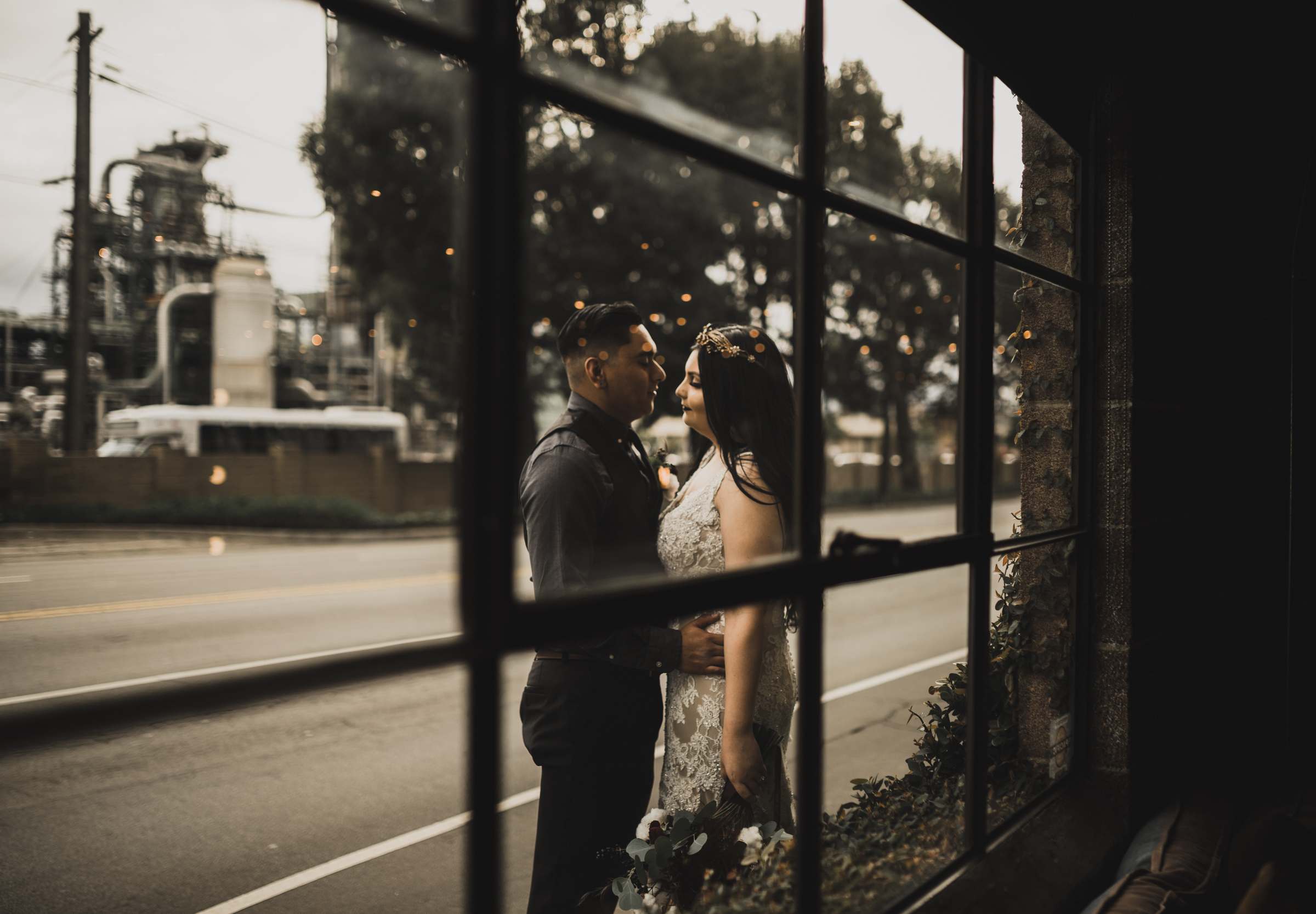 ©Isaiah + Taylor Photography - Smoky Hollow Studios Wedding, El Segundo, Los Angeles Wedding Photographer-98.jpg