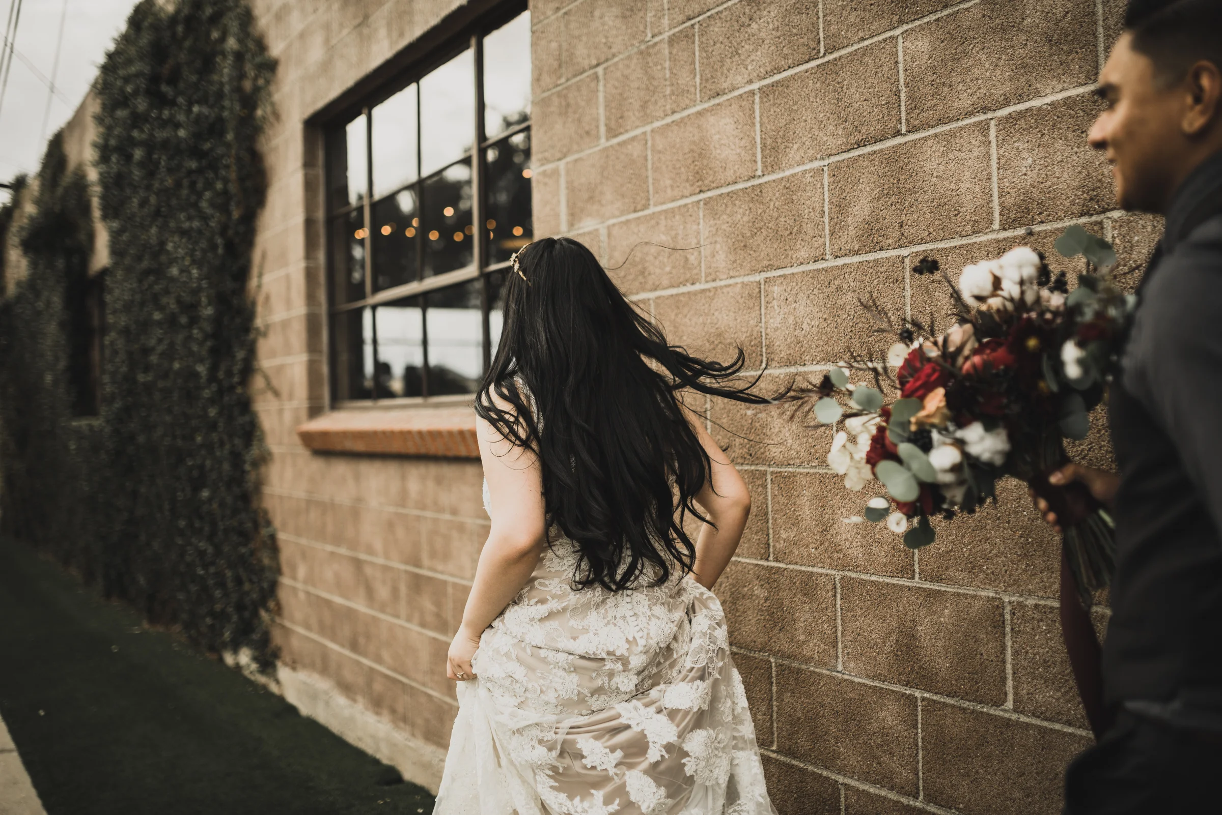 ©Isaiah + Taylor Photography - Smoky Hollow Studios Wedding, El Segundo, Los Angeles Wedding Photographer-101.jpg