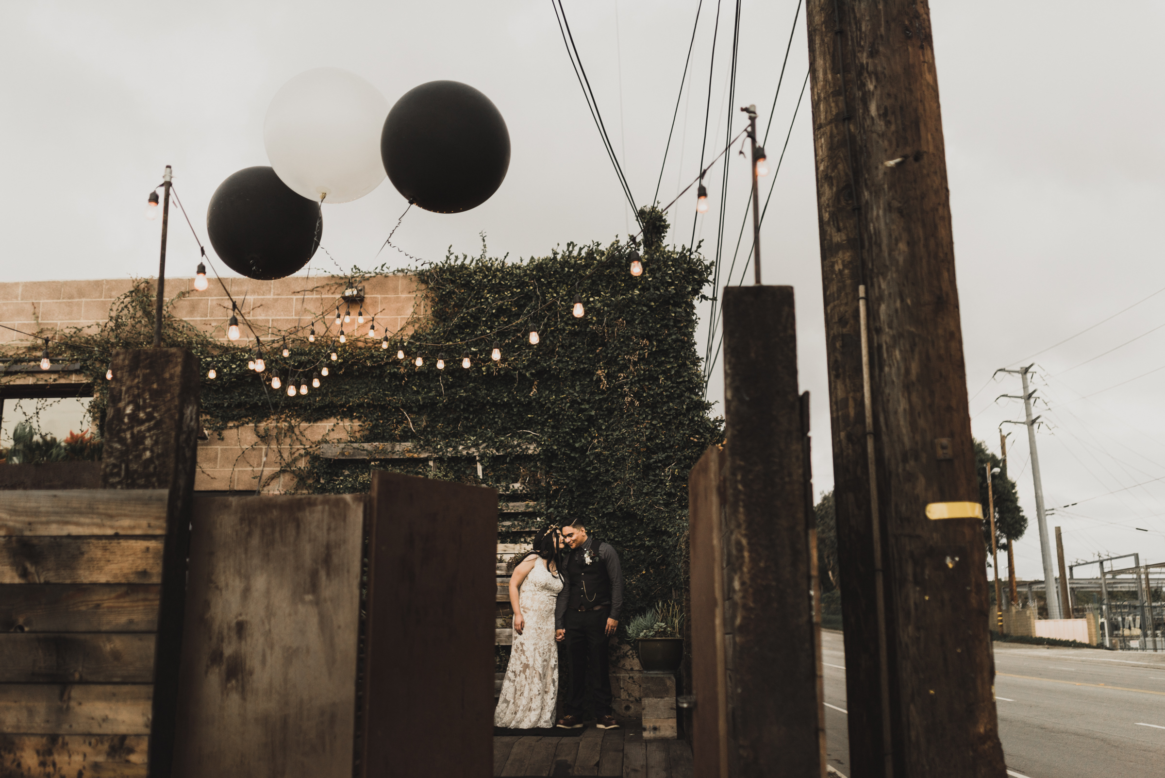 ©Isaiah + Taylor Photography - Smoky Hollow Studios Wedding, El Segundo, Los Angeles Wedding Photographer-111.jpg