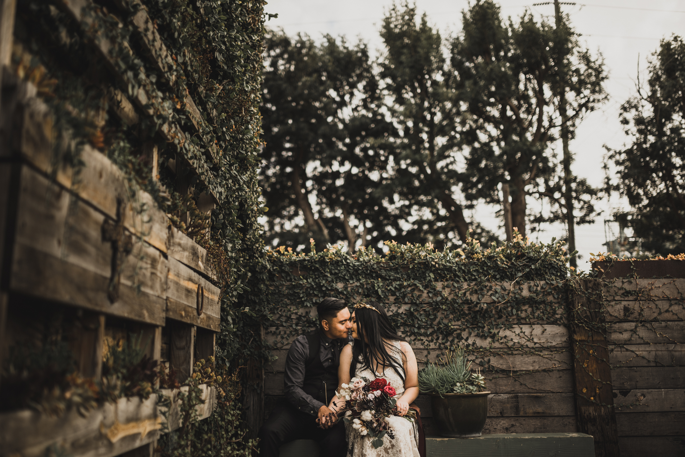 ©Isaiah + Taylor Photography - Smoky Hollow Studios Wedding, El Segundo, Los Angeles Wedding Photographer-106.jpg