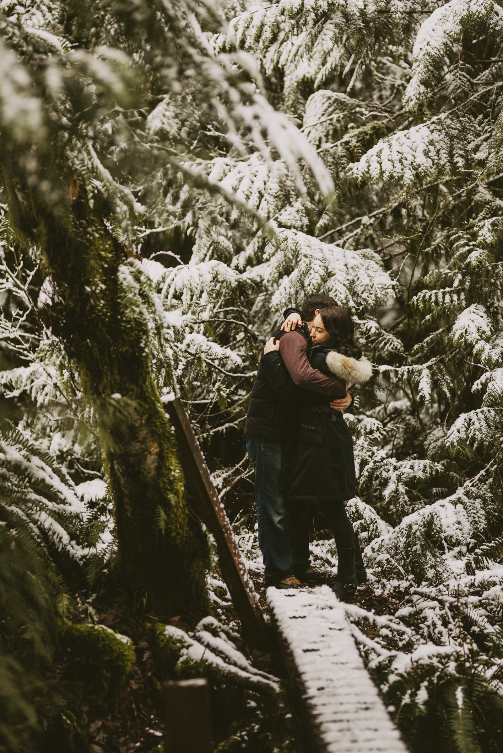 © Isaiah + Taylor Photography - Portland, Oregon Winter Forest Cabin Engagement-15.jpg