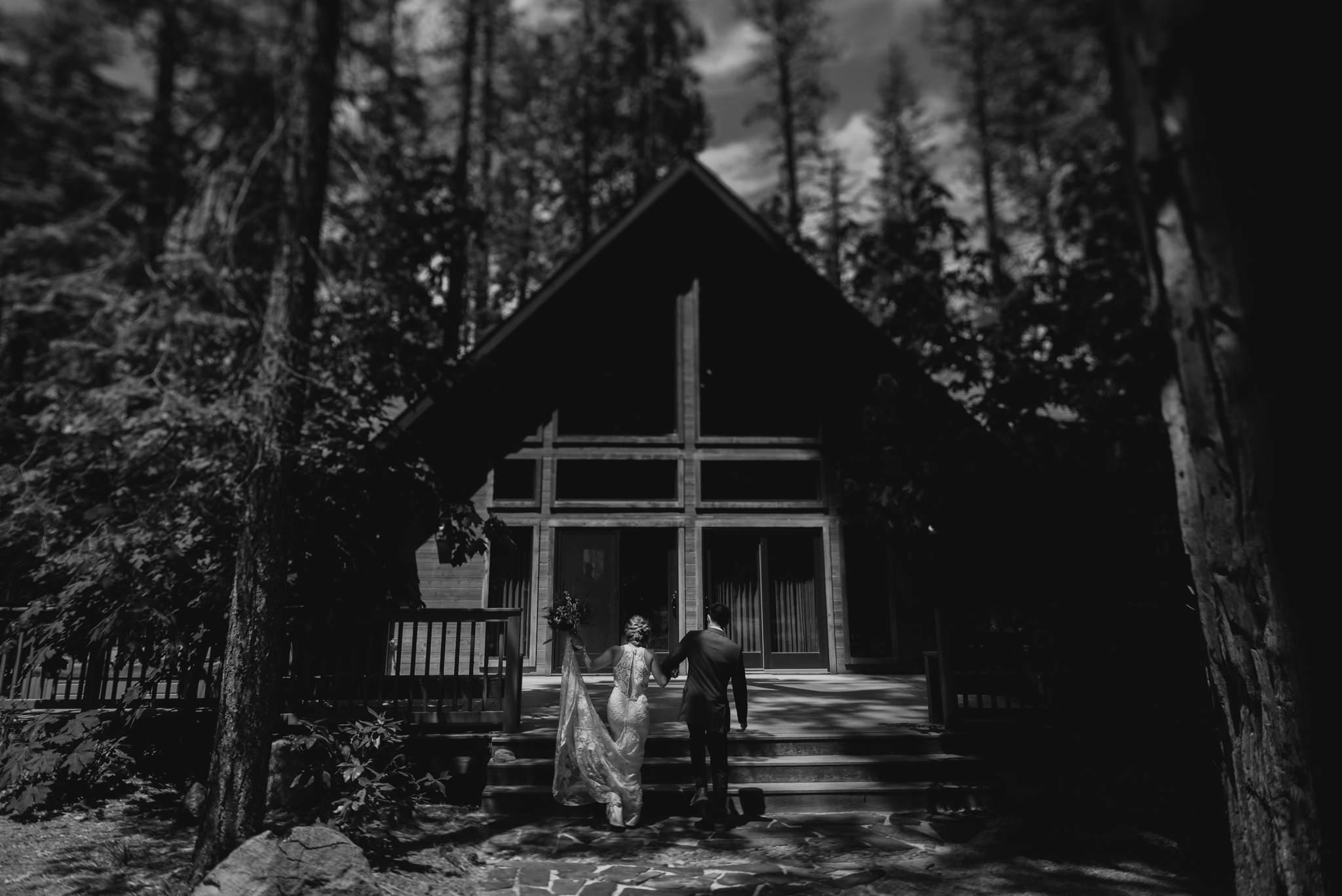 © Isaiah + Taylor Photography - Evergreen Lodge Destination Yoesmite Wedding - Los Angeles Wedding Photographer-089.jpg