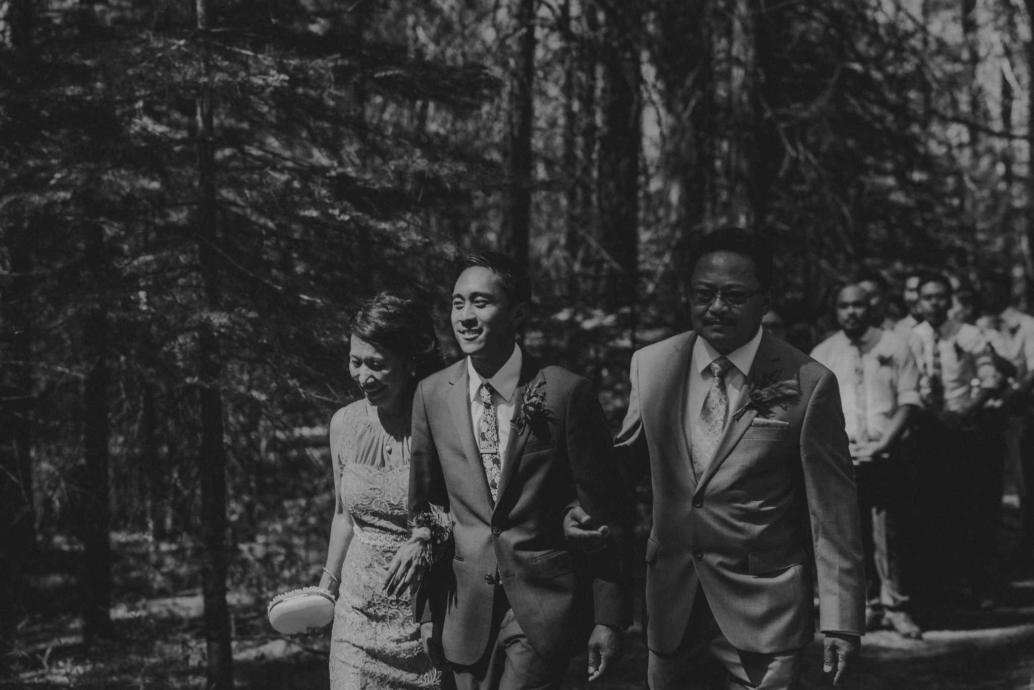 © Isaiah + Taylor Photography - Evergreen Lodge Destination Yoesmite Wedding - Los Angeles Wedding Photographer-103.jpg