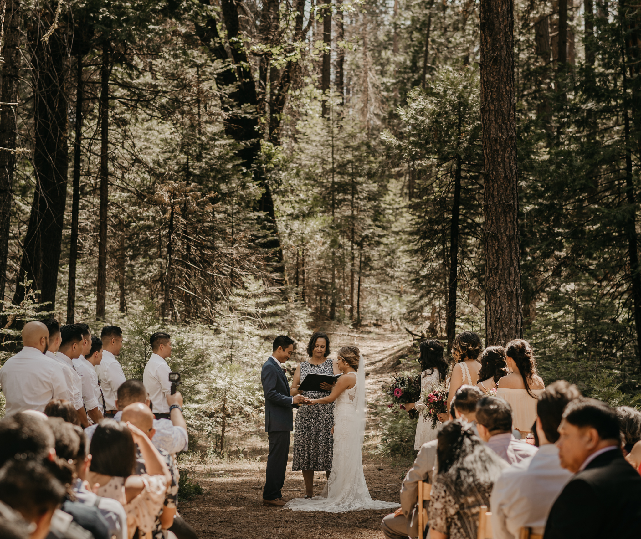 © Isaiah + Taylor Photography - Evergreen Lodge Destination Yoesmite Wedding - Los Angeles Wedding Photographer-118.jpg