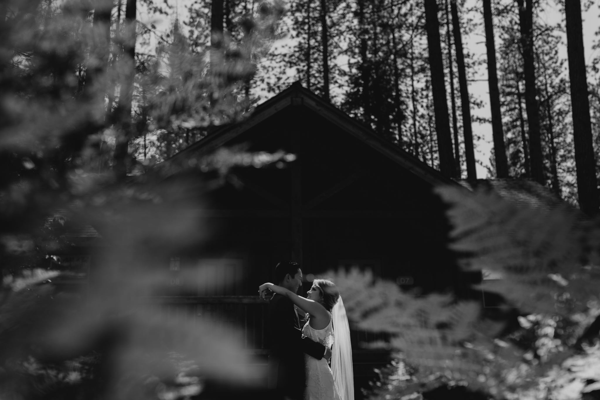 © Isaiah + Taylor Photography - Evergreen Lodge Destination Yoesmite Wedding - Los Angeles Wedding Photographer-155.jpg