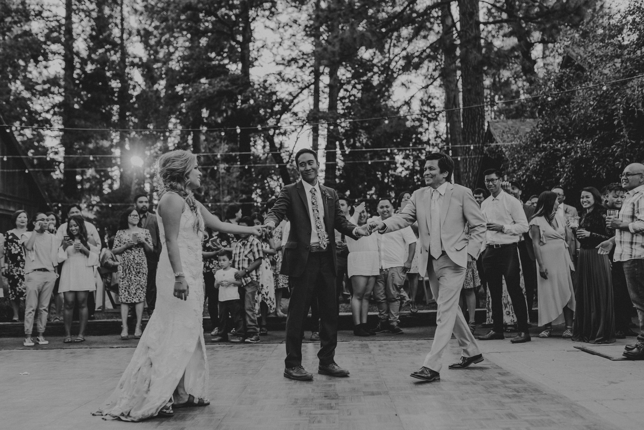 © Isaiah + Taylor Photography - Evergreen Lodge Destination Yoesmite Wedding - Los Angeles Wedding Photographer-191.jpg