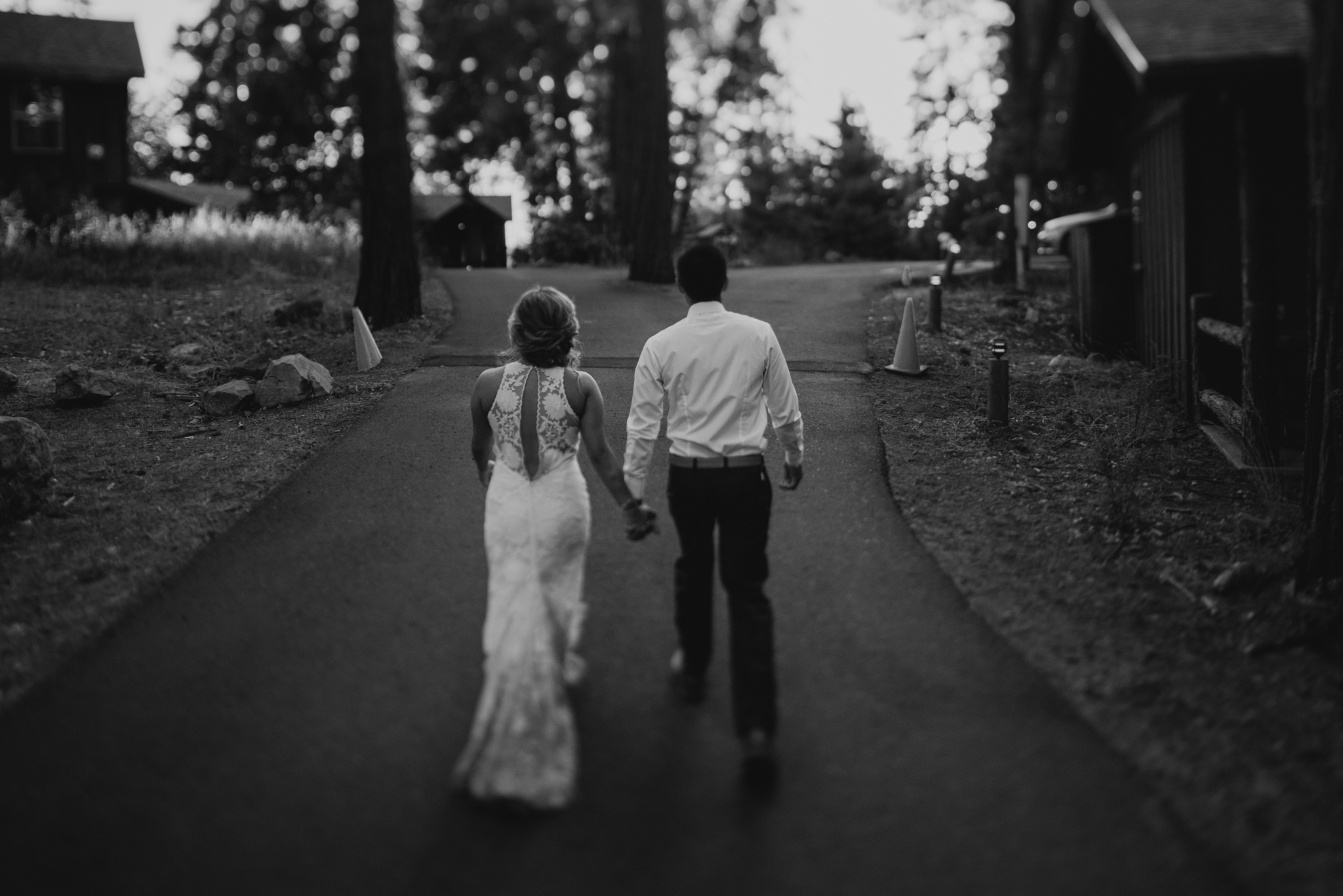 © Isaiah + Taylor Photography - Evergreen Lodge Destination Yoesmite Wedding - Los Angeles Wedding Photographer-211.jpg