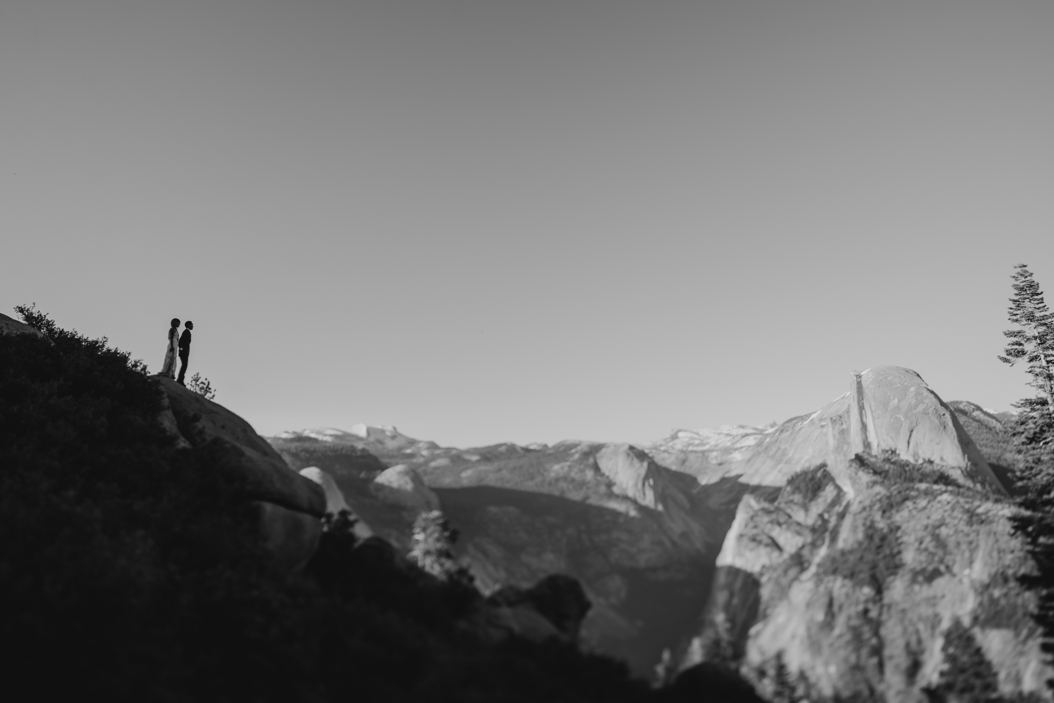 © Isaiah + Taylor Photography - Yosemite Nationanl Park Elopement Photographer - Evergreen Lodge Wedding-014.jpg