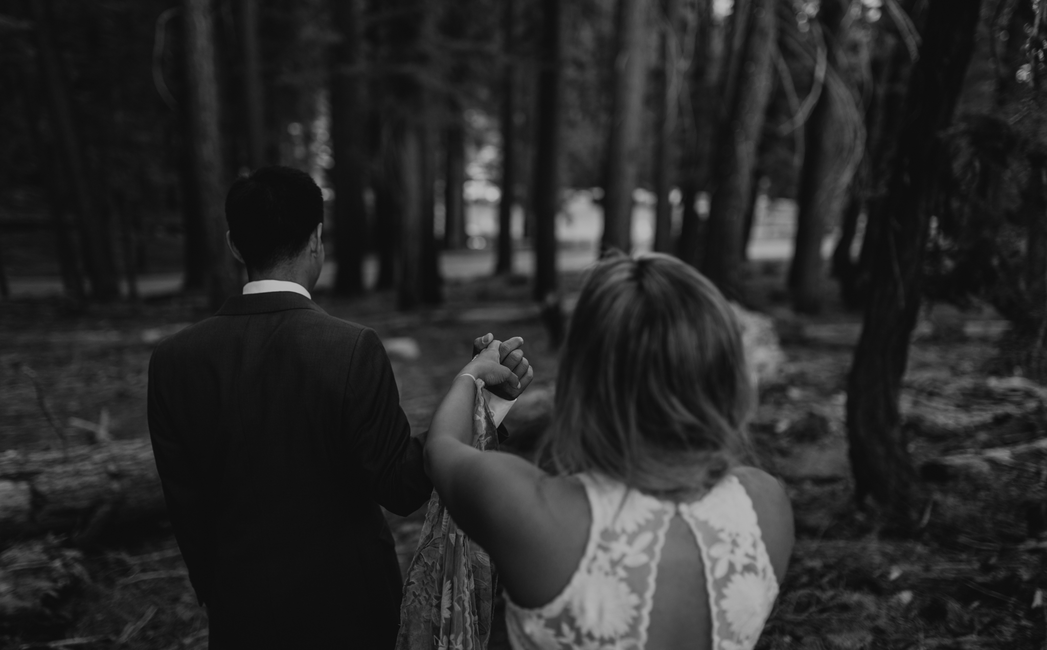 © Isaiah + Taylor Photography - Yosemite Nationanl Park Elopement Photographer - Evergreen Lodge Wedding-044.jpg