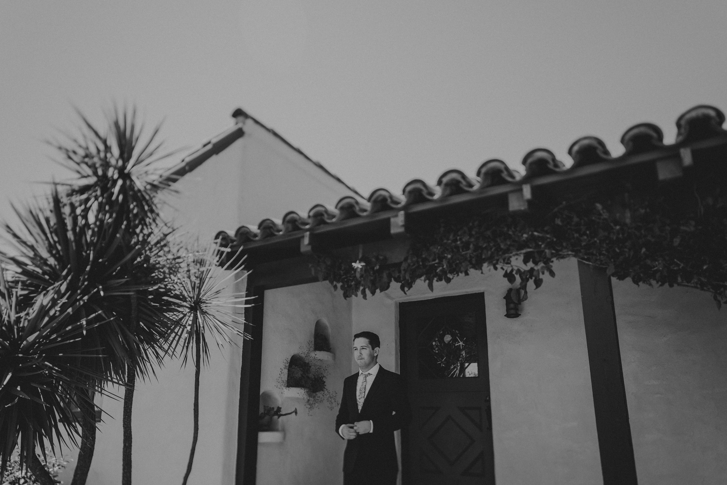 © Isaiah + Taylor Photography - San Clemente Historic Cottage Laid-Back Wedding-005.jpg