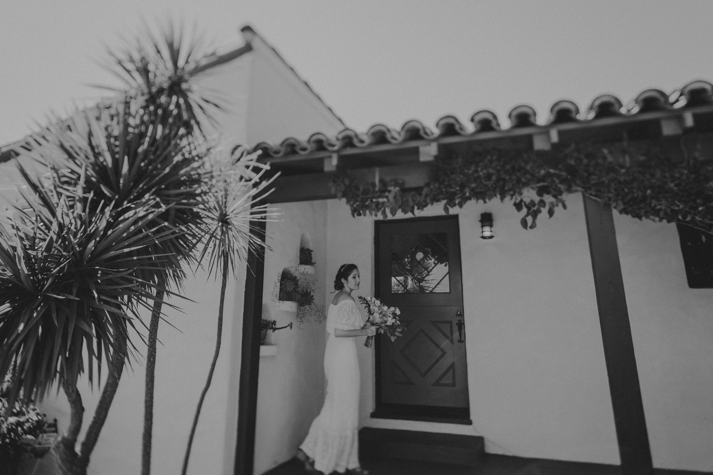 © Isaiah + Taylor Photography - San Clemente Historic Cottage Laid-Back Wedding-010.jpg