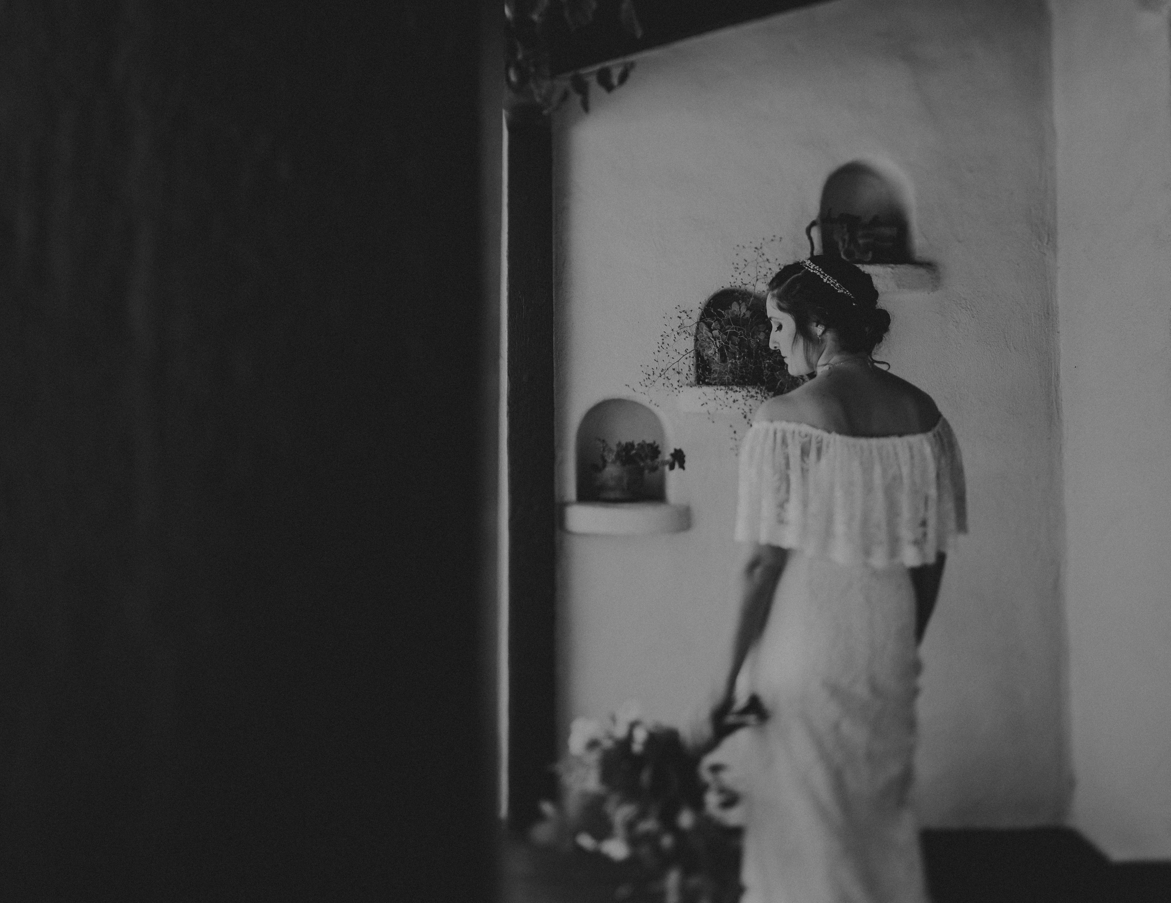 © Isaiah + Taylor Photography - San Clemente Historic Cottage Laid-Back Wedding-017.jpg