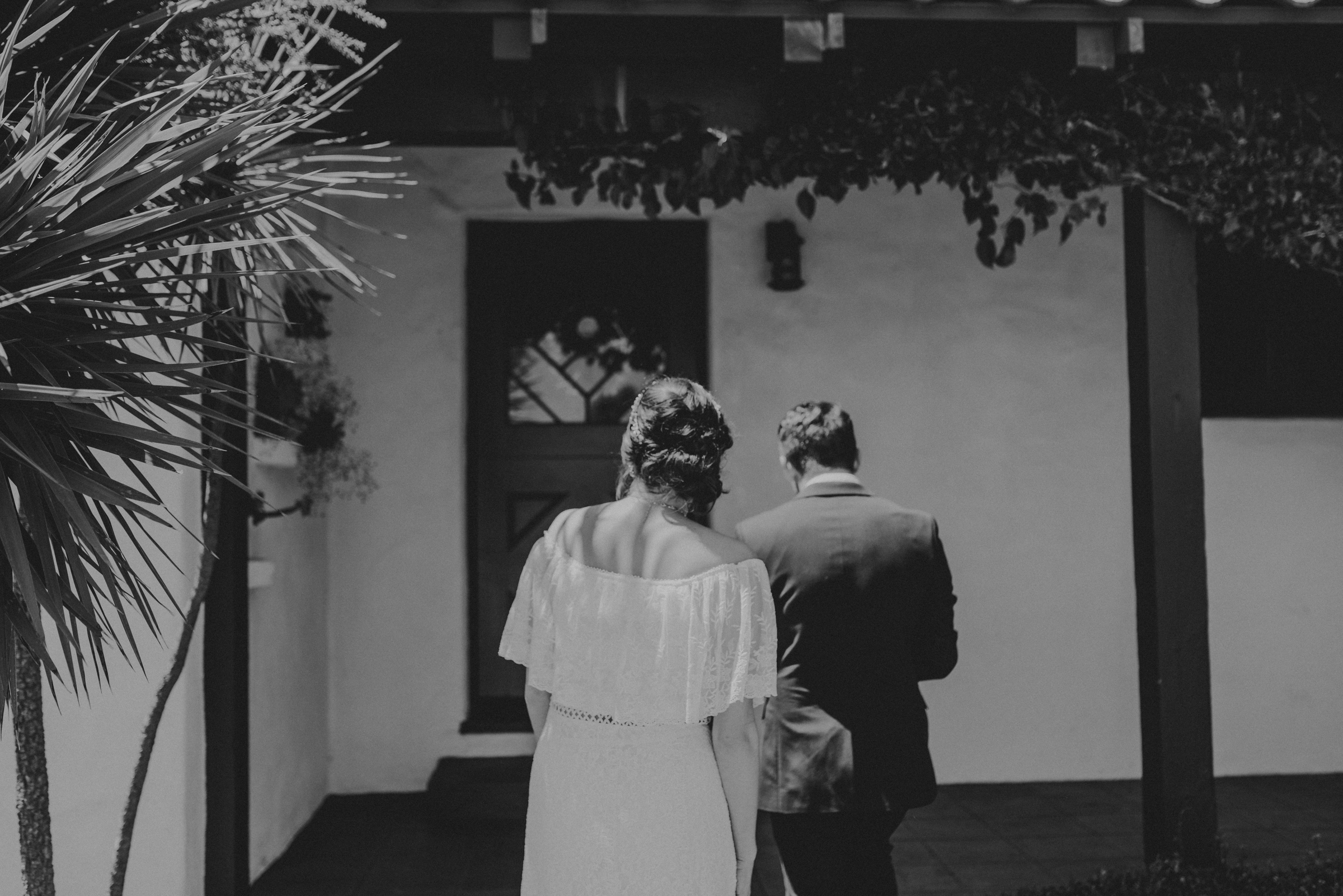 © Isaiah + Taylor Photography - San Clemente Historic Cottage Laid-Back Wedding-024.jpg