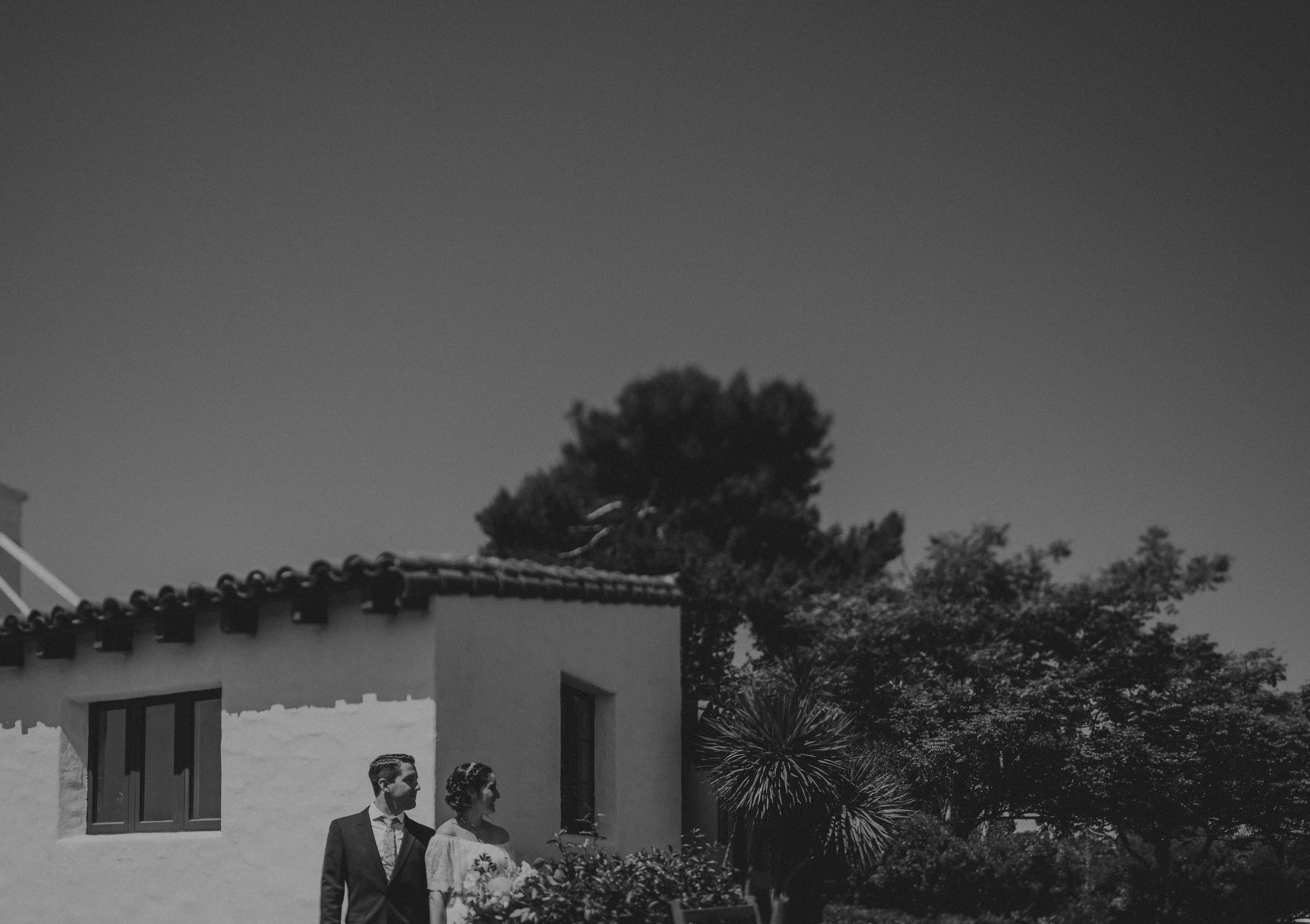 © Isaiah + Taylor Photography - San Clemente Historic Cottage Laid-Back Wedding-039.jpg