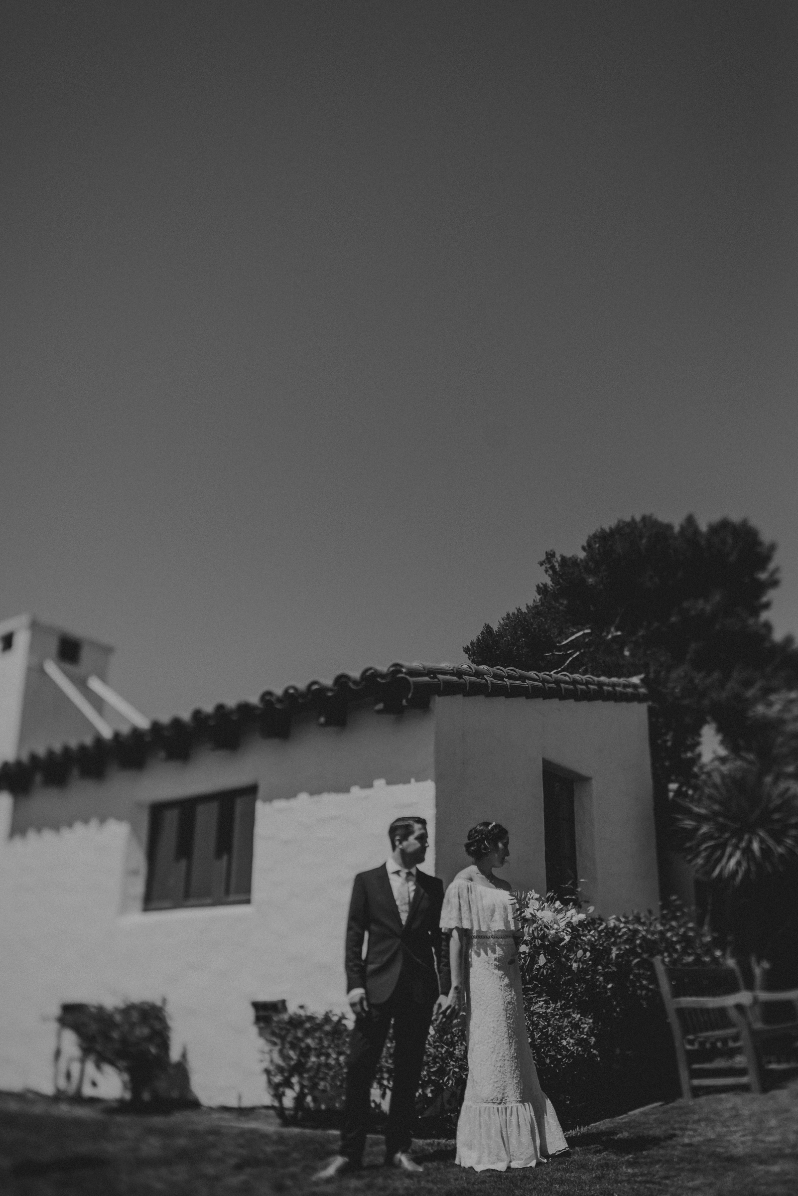 © Isaiah + Taylor Photography - San Clemente Historic Cottage Laid-Back Wedding-040.jpg