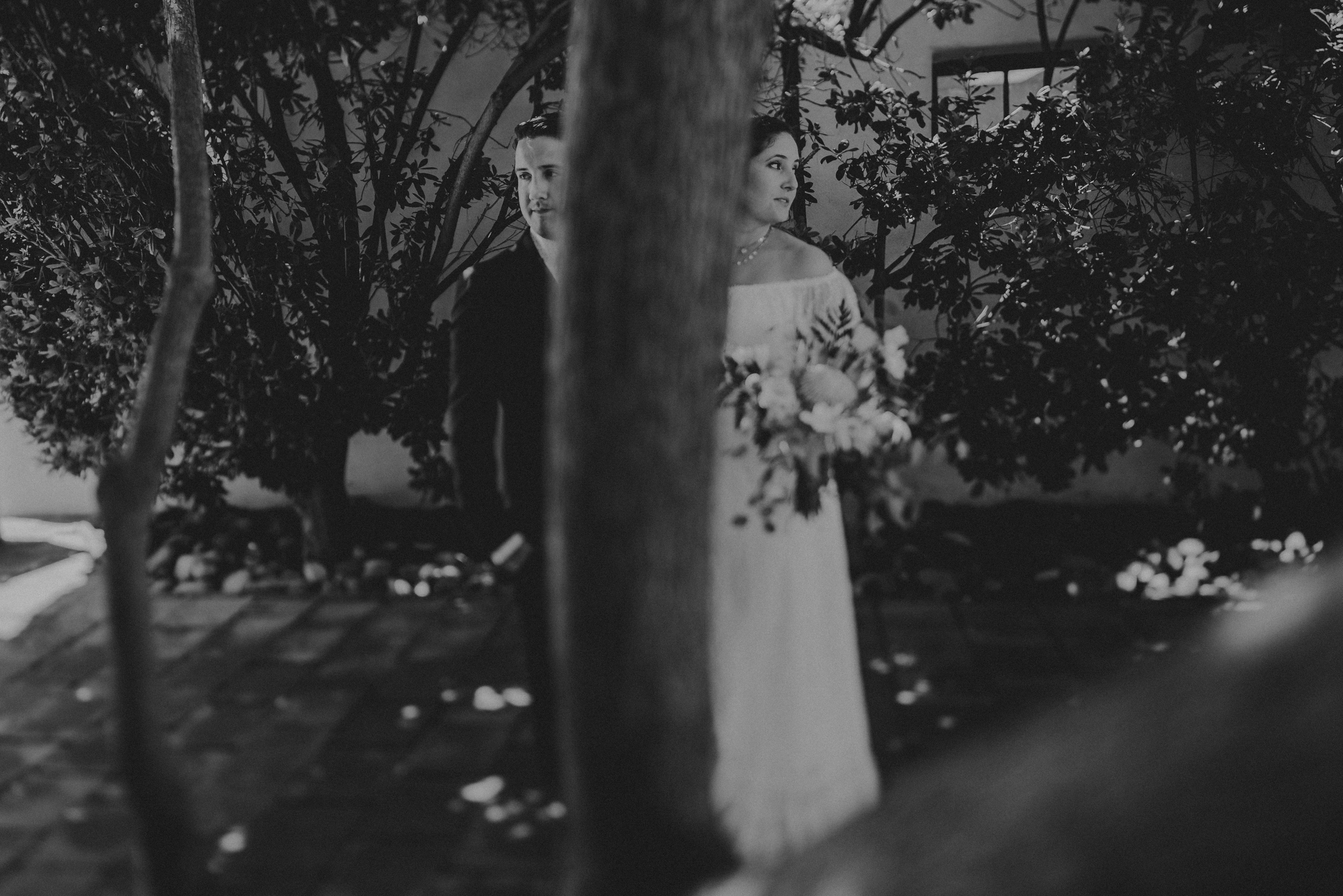 © Isaiah + Taylor Photography - San Clemente Historic Cottage Laid-Back Wedding-047.jpg