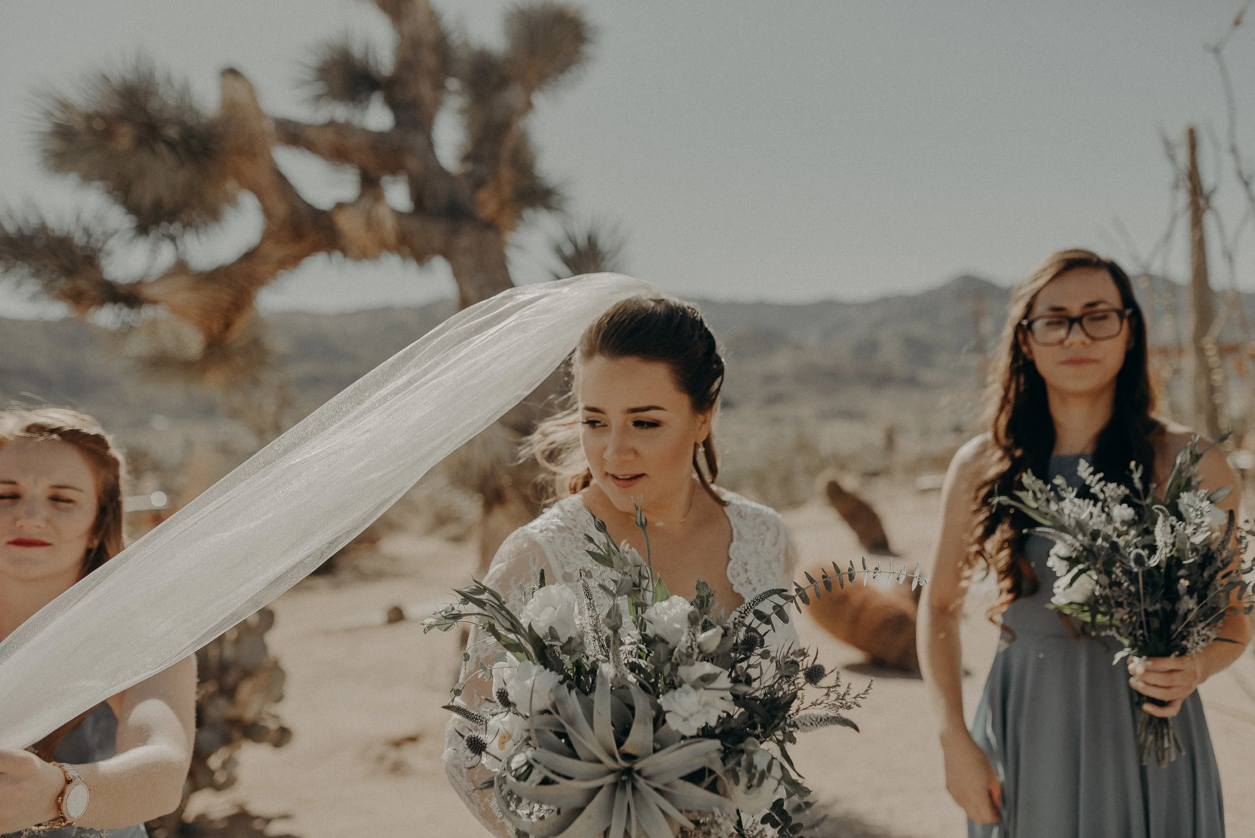 ©Isaiah + Taylor Photography - Joshua Tree Wedding Elopement-041.jpg