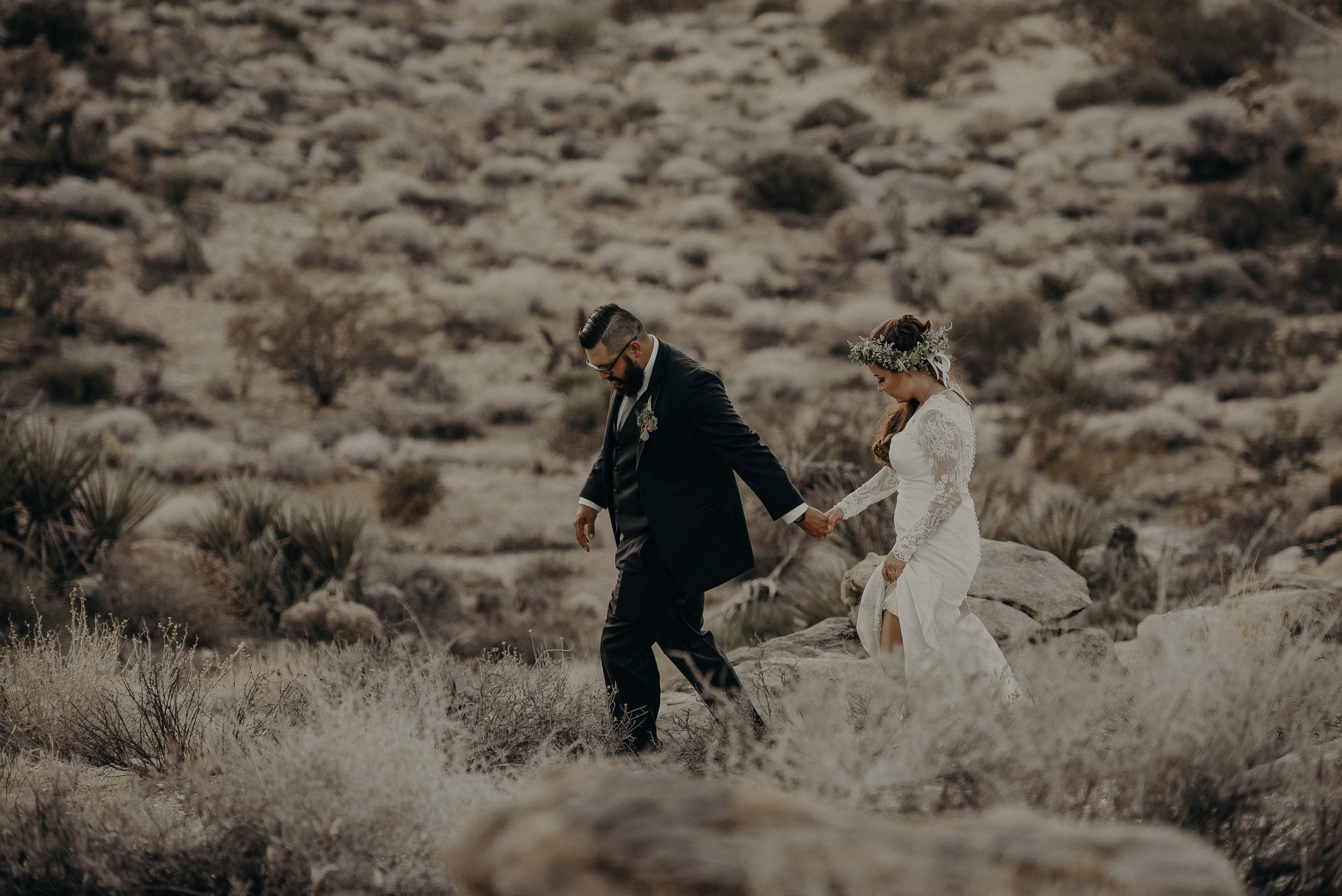 ©Isaiah + Taylor Photography - Joshua Tree Wedding Elopement-100.jpg