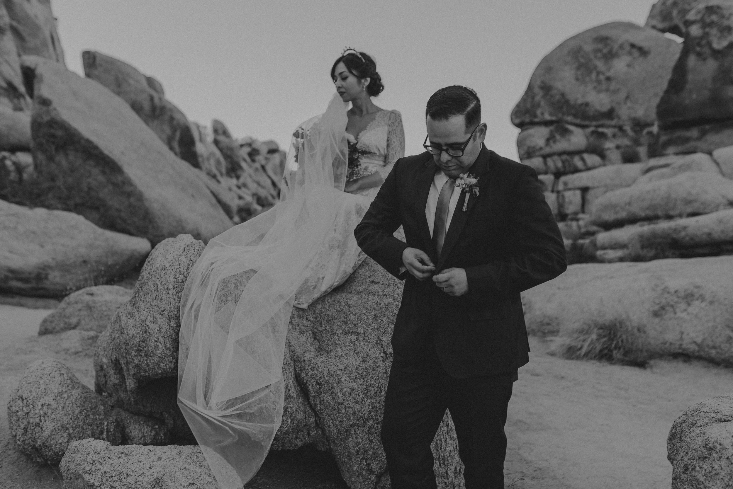 © Isaiah + Taylor Photography - Long Beach Wedding Photographer - Joshua Tree Elopement-114.jpg