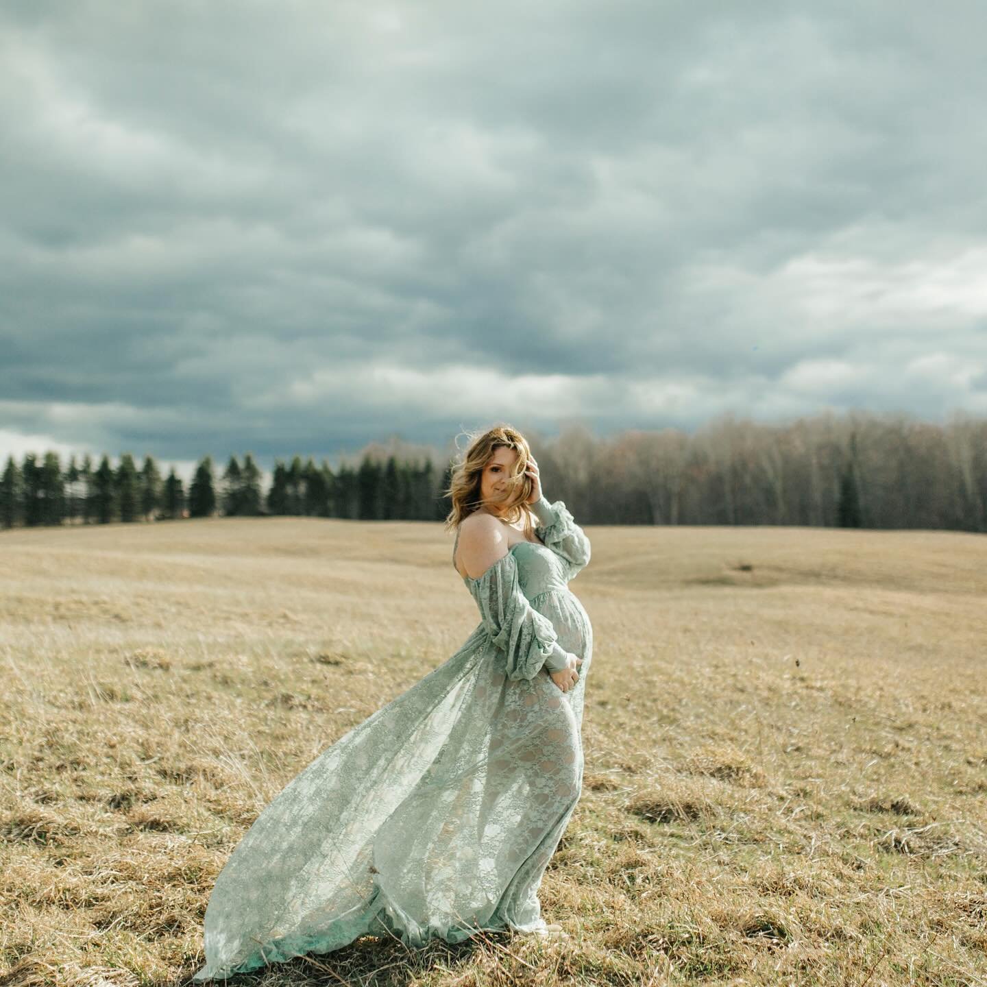 Ashtin, exuding that goddess-like aura ✨
Hair + makeup: @theglowstudiollc