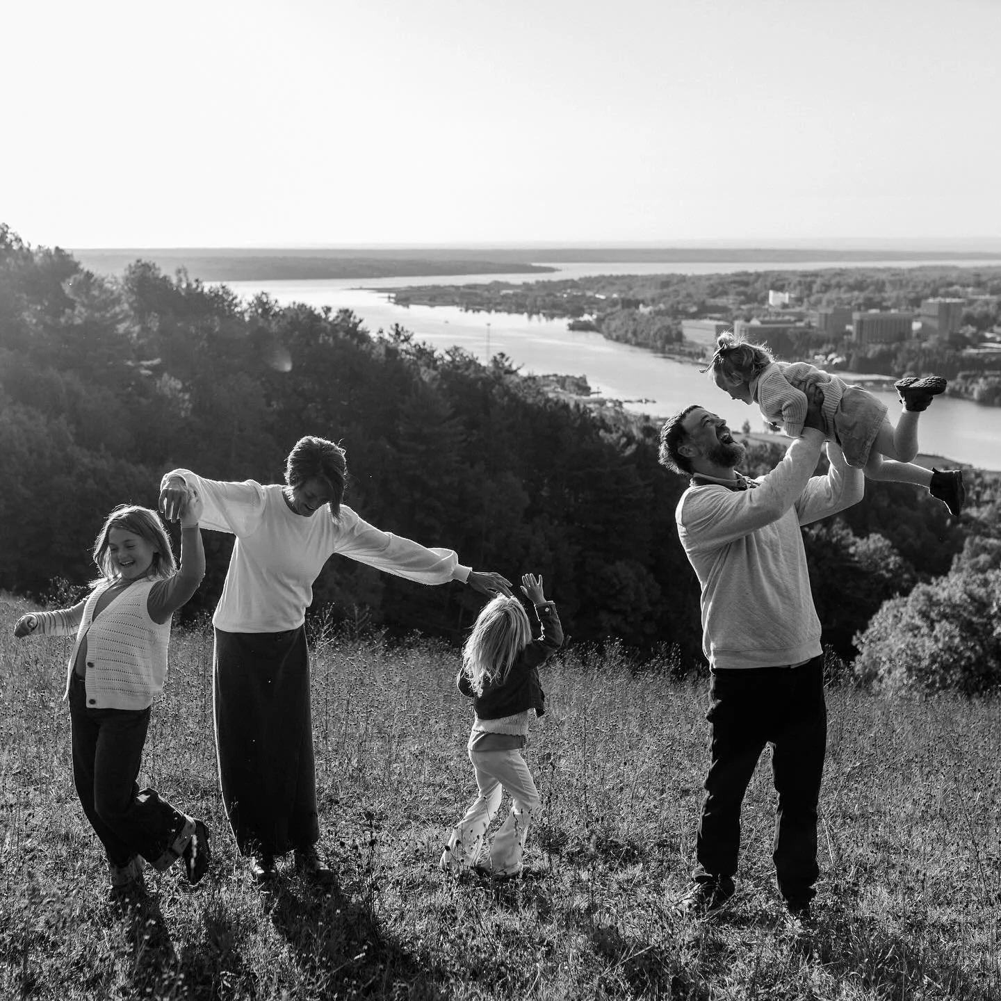 You&rsquo;ve asked &mdash; and I&rsquo;m delivering! I&rsquo;ll be hosting my version of mini sessions throughout the month of November! 

I will be sharing a link on Friday (no tricks, just photo treats!) to book your time and date. These sessions s