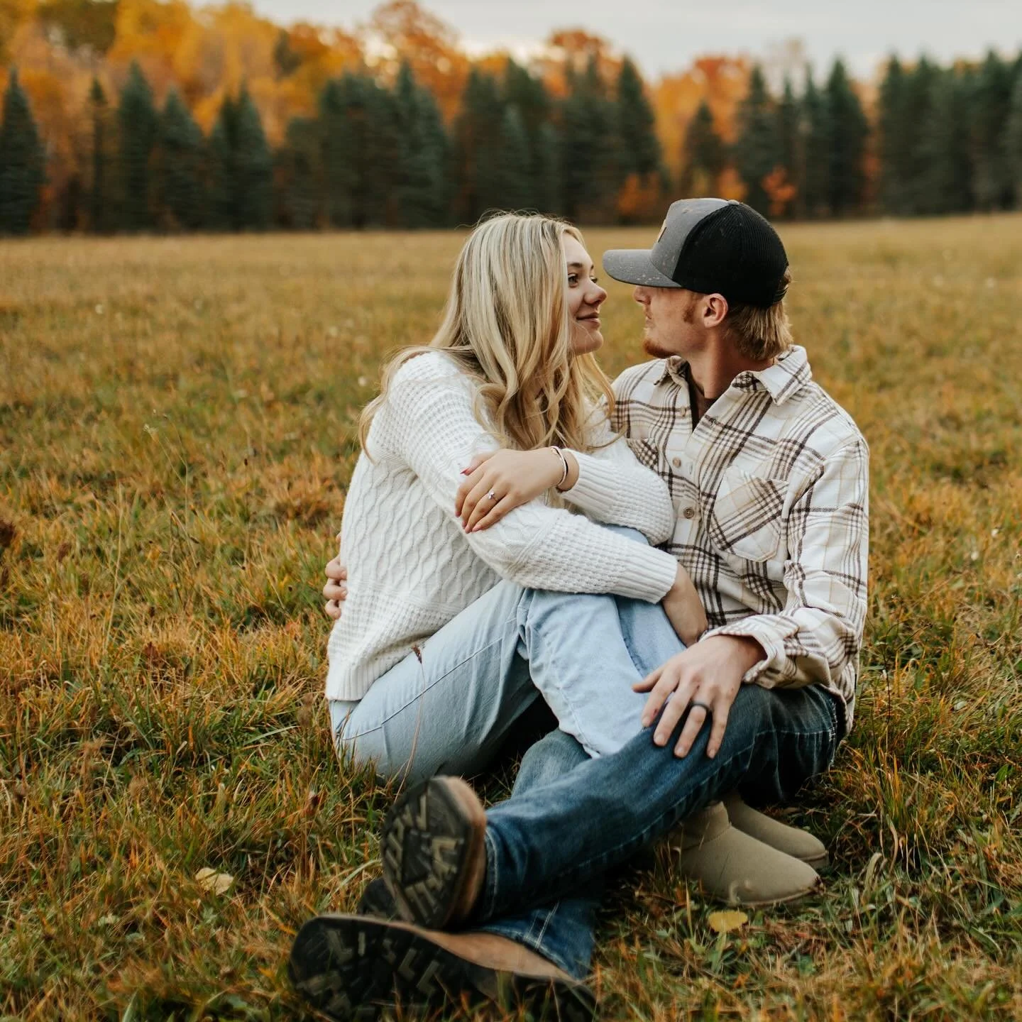 The mini session link is live in my stories, on my Facebook page and on my website! 🫶🏼 Spots are limited!