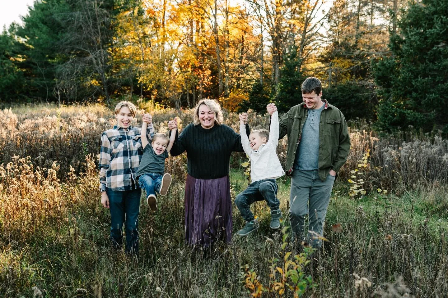 Merry Christmas from Love + Lichens // the Lindemann crew! 🤍 

📷: @k.t.creative